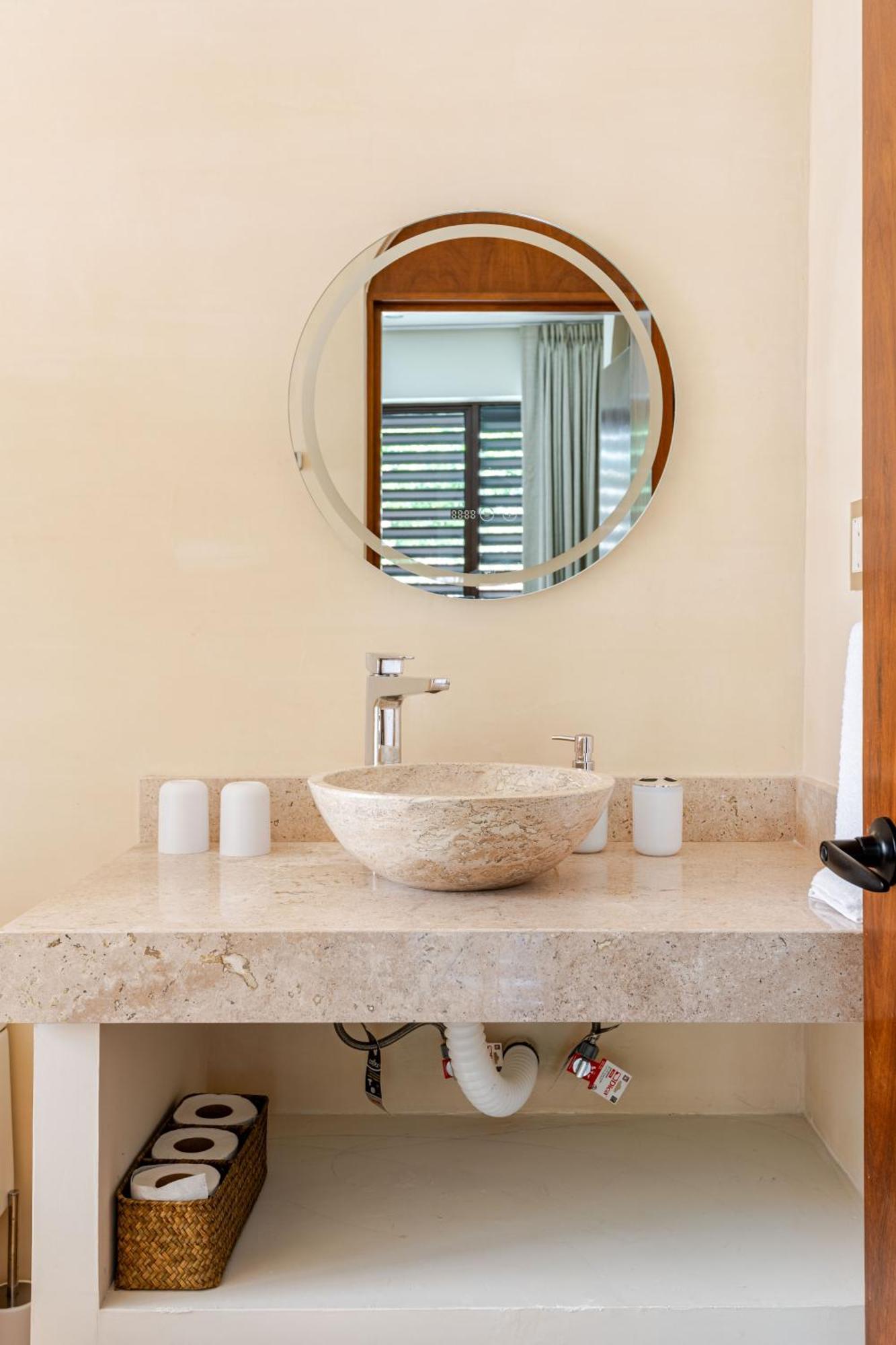 Ocean Breeze - A Few Steps From The Beach! *