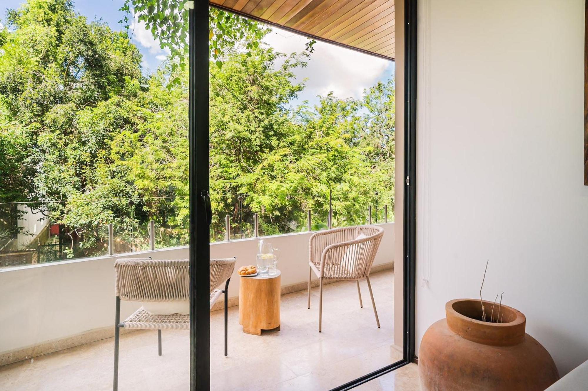 2br Sun Lover's Nest W Gym Rooftop Apartment *