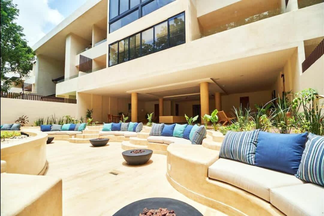 Stunning 2 Bedroom At With Infinity And Jacuzzi By Waves Management *