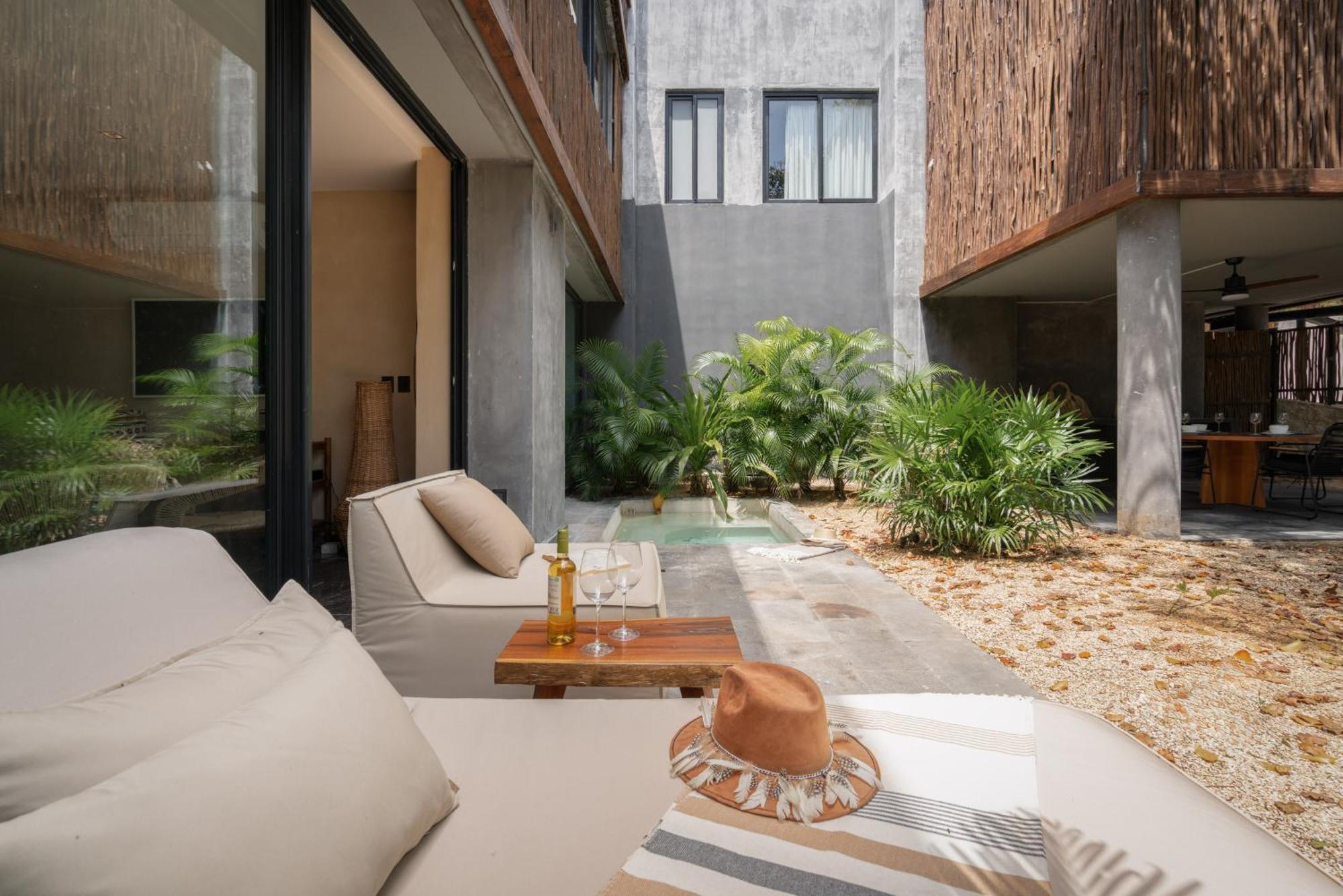 Luxury Oversized Terrace And Private Pool Apartment *