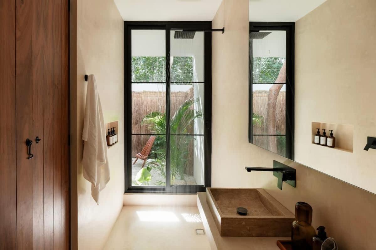 Hacienda Babylon - 9 10 Pools Gym & Sauna