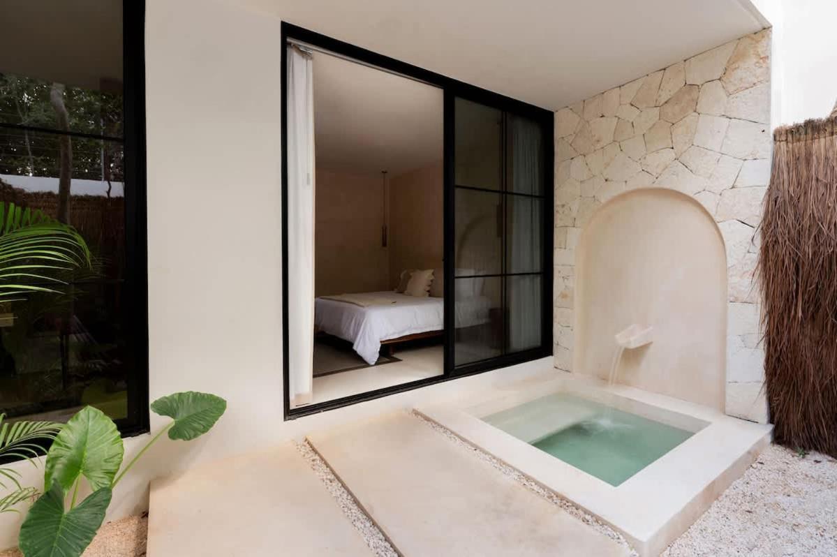 Hacienda Babylon - 9 10 Pools Gym & Sauna