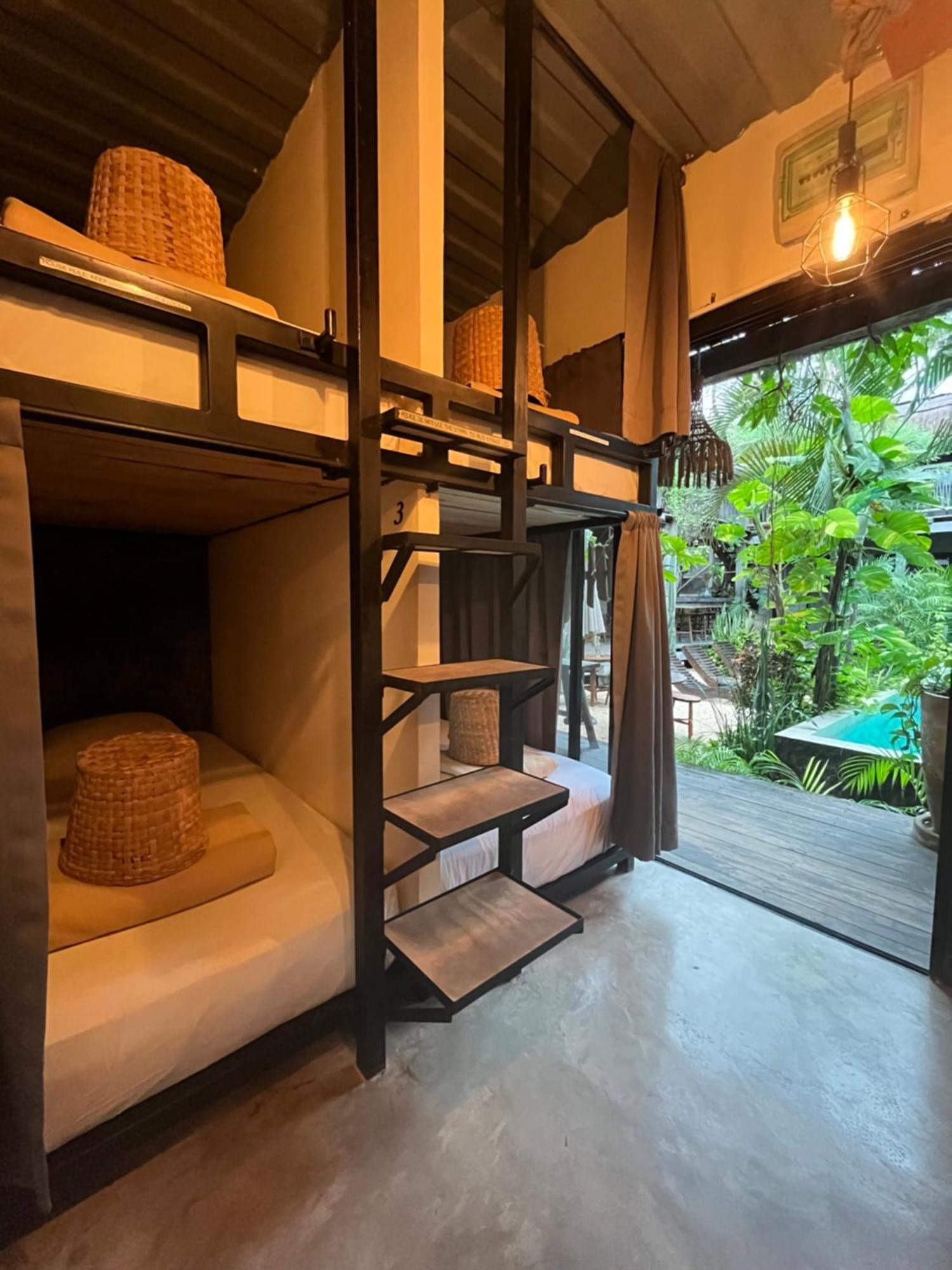 Hostel Meteora & Coffeehouse Tulum