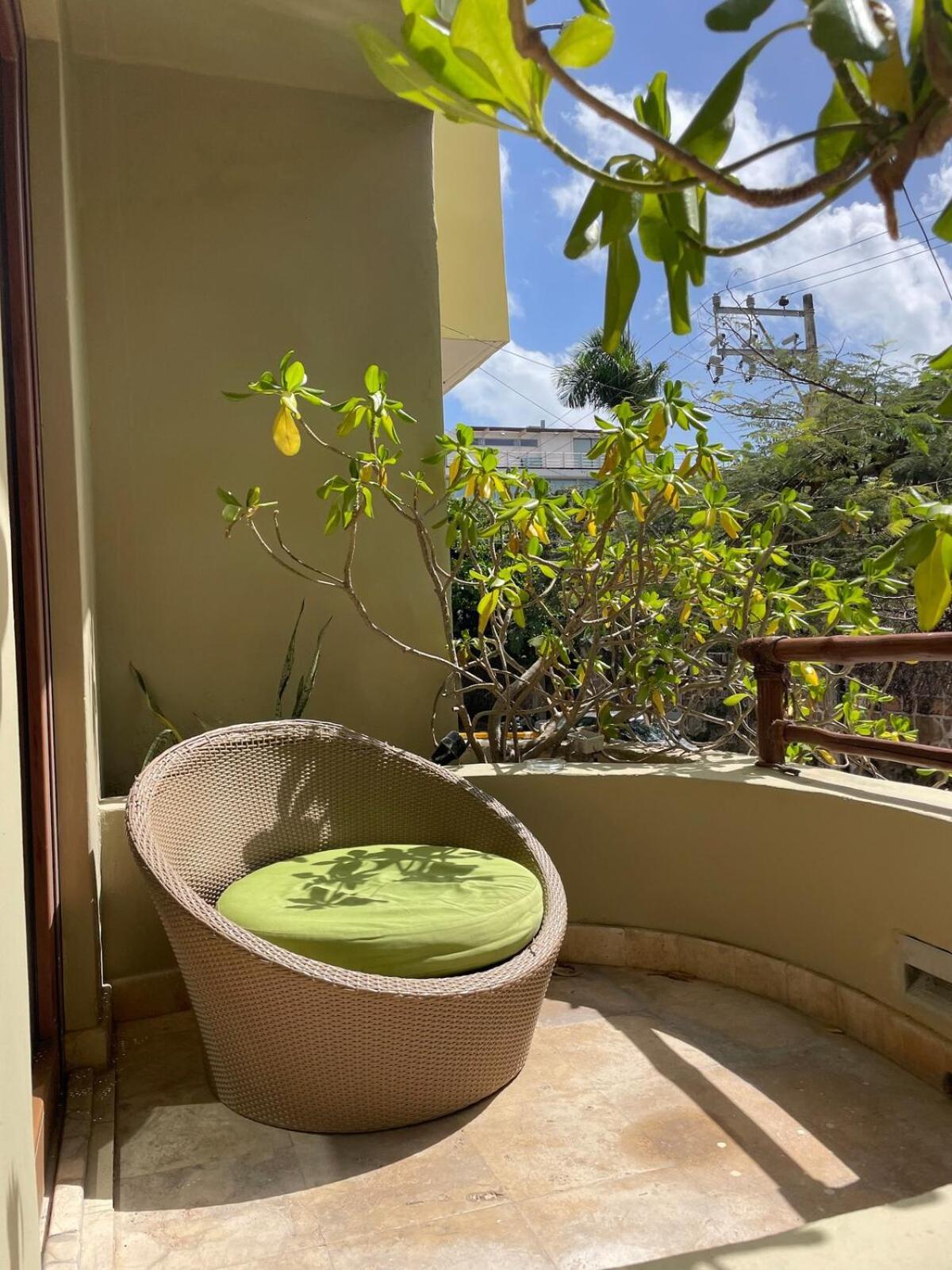 Apartment 2br Kobah 1 Block To & 5th Pool Gym