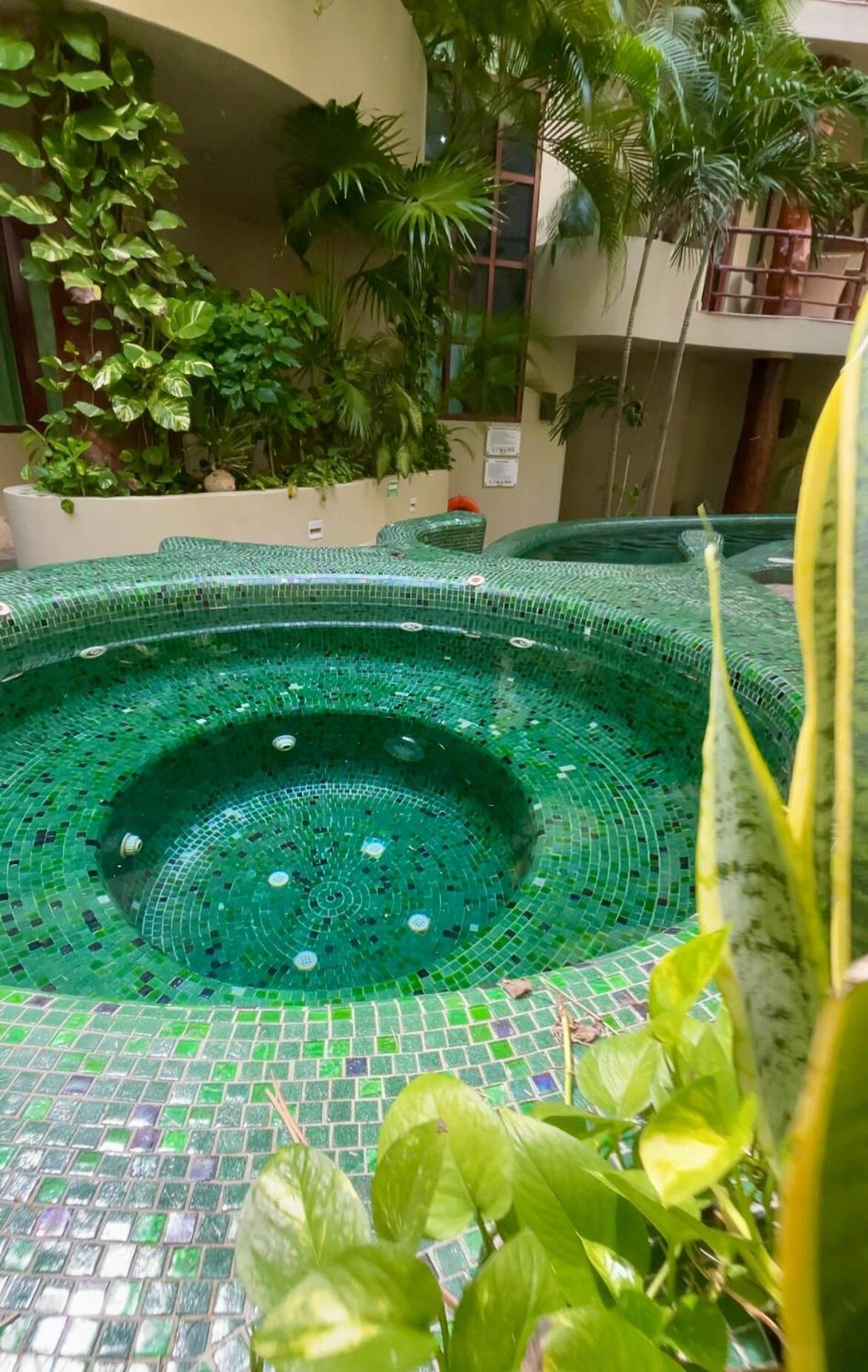 2br Kobah 1 Block To & 5th Pool Gym Apartment *