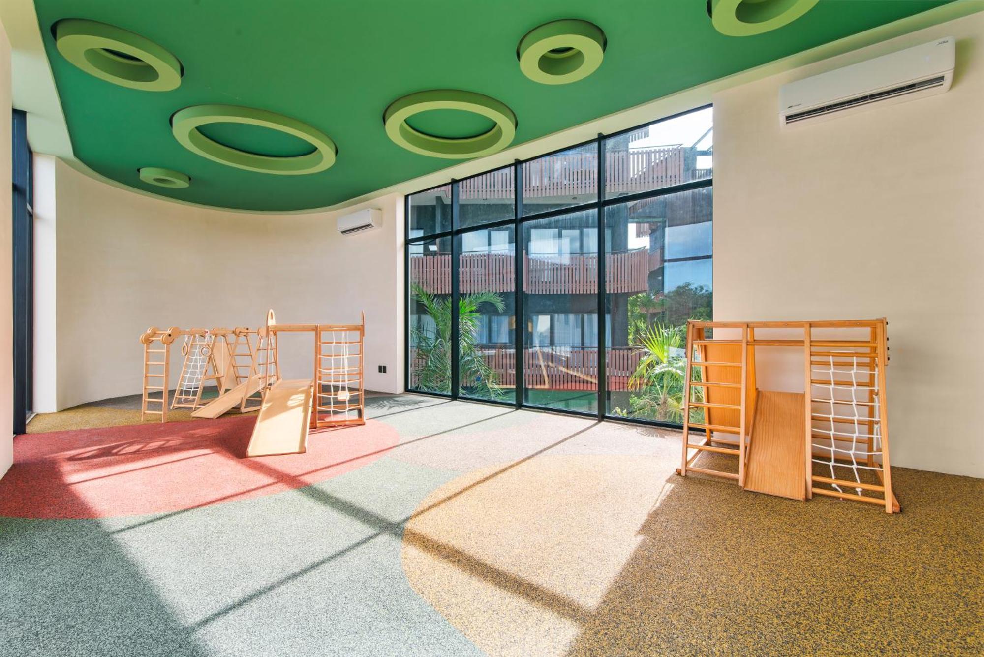 Apartment Designer Cave With Club Included - Zone