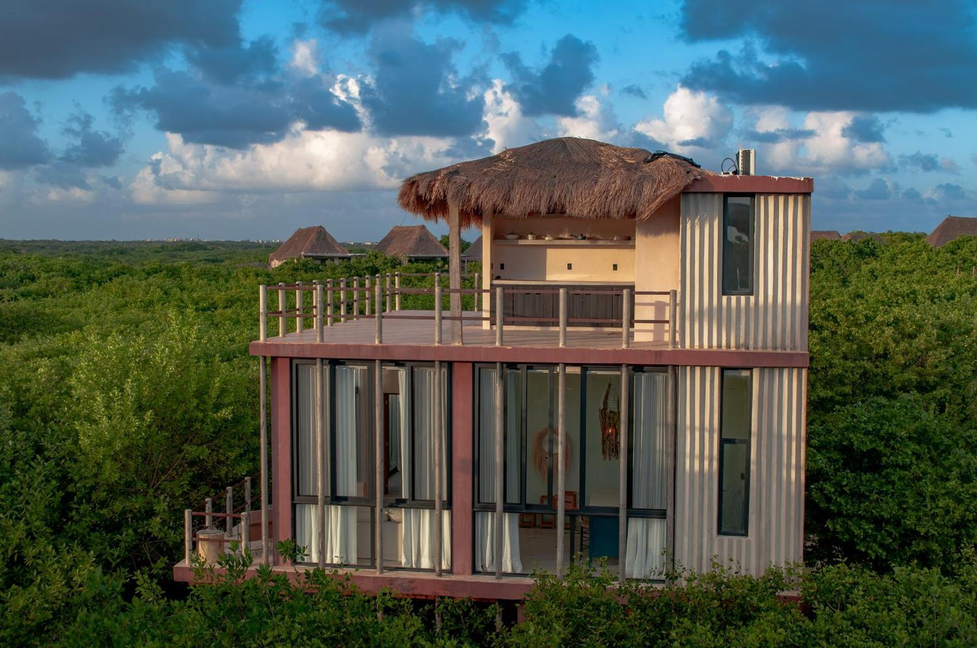 Caiman Habitat Hotel