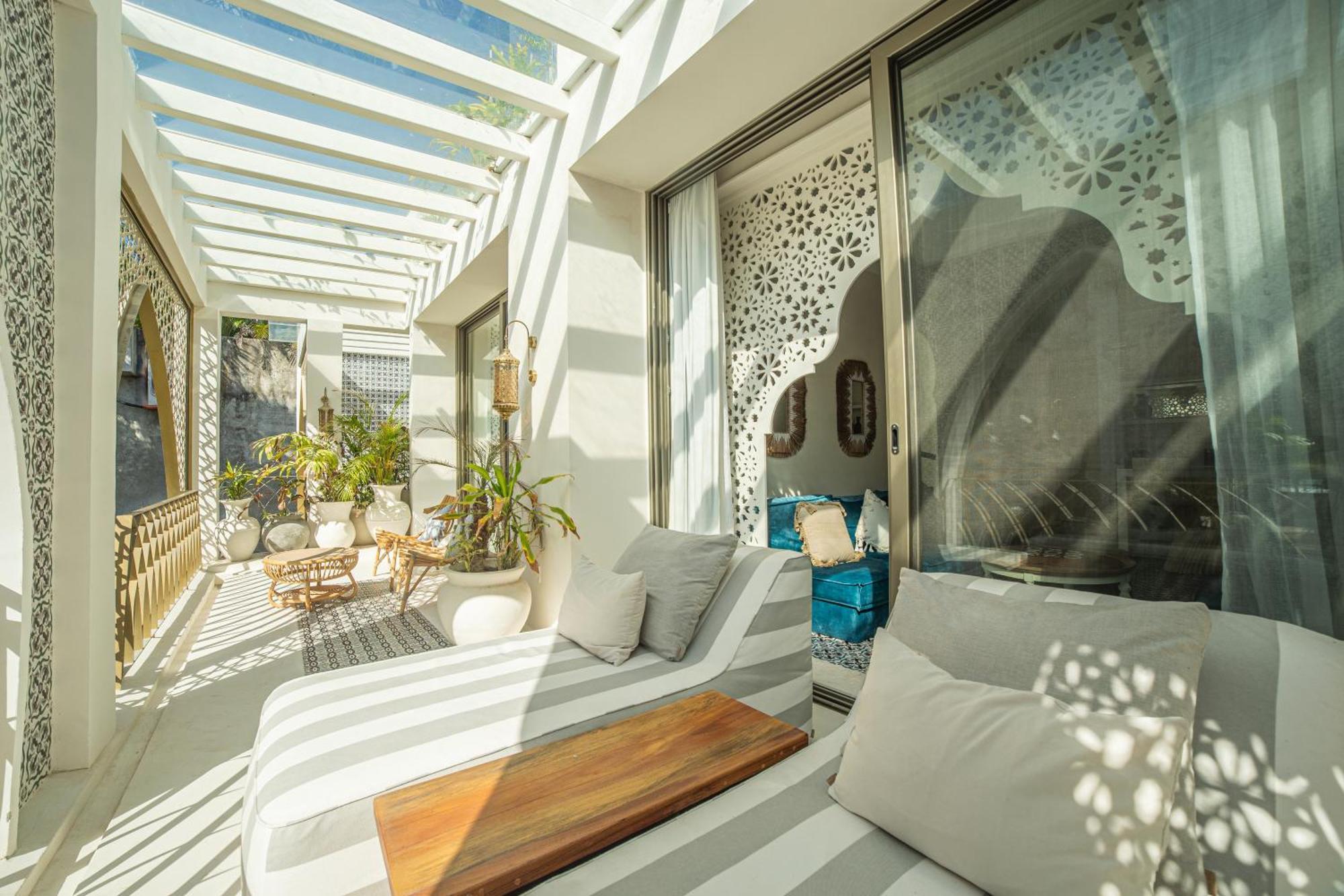 Hotel Sana Beachfront Boutique 5*