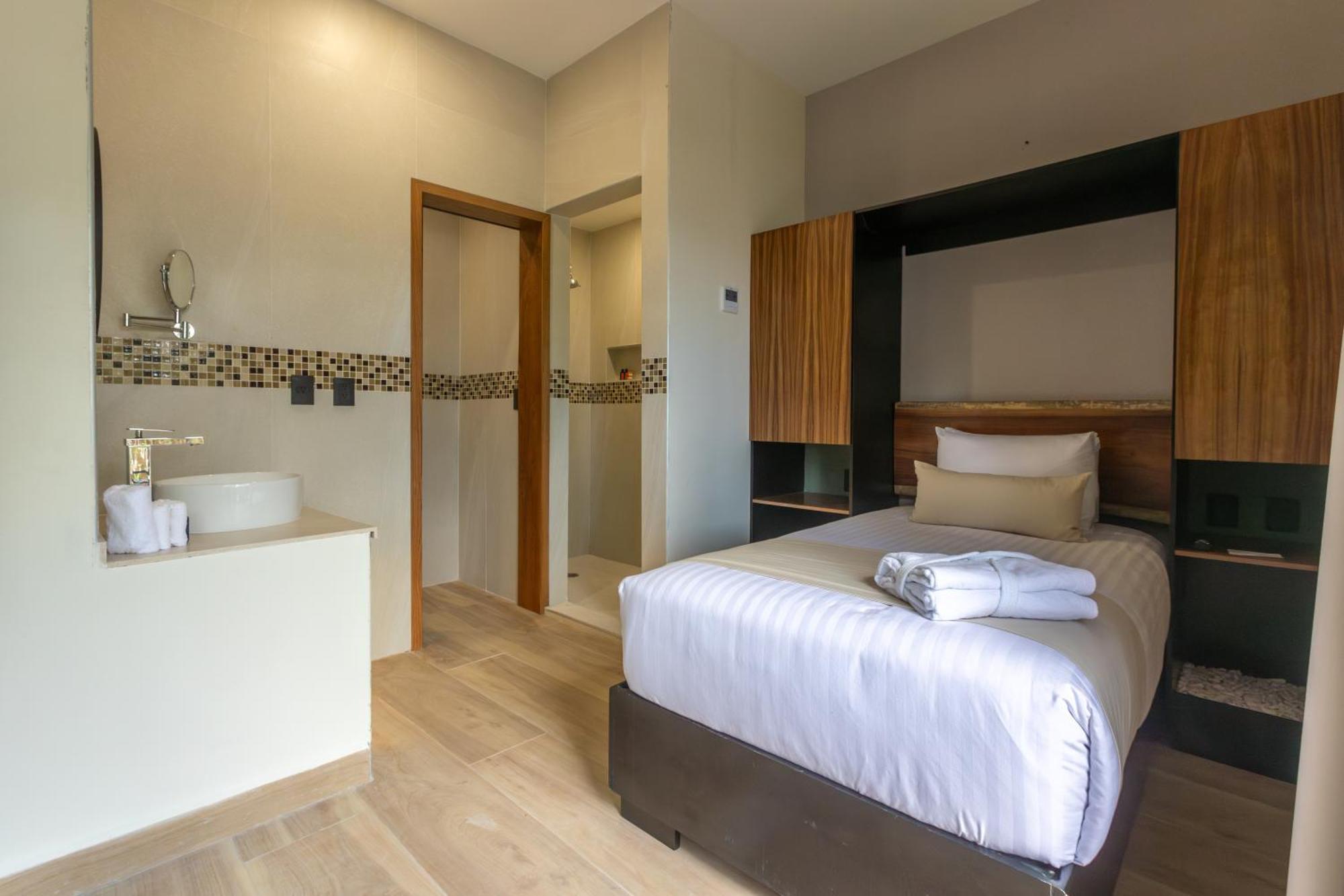 Mundo Maya Aeropuerto Hotel 3*