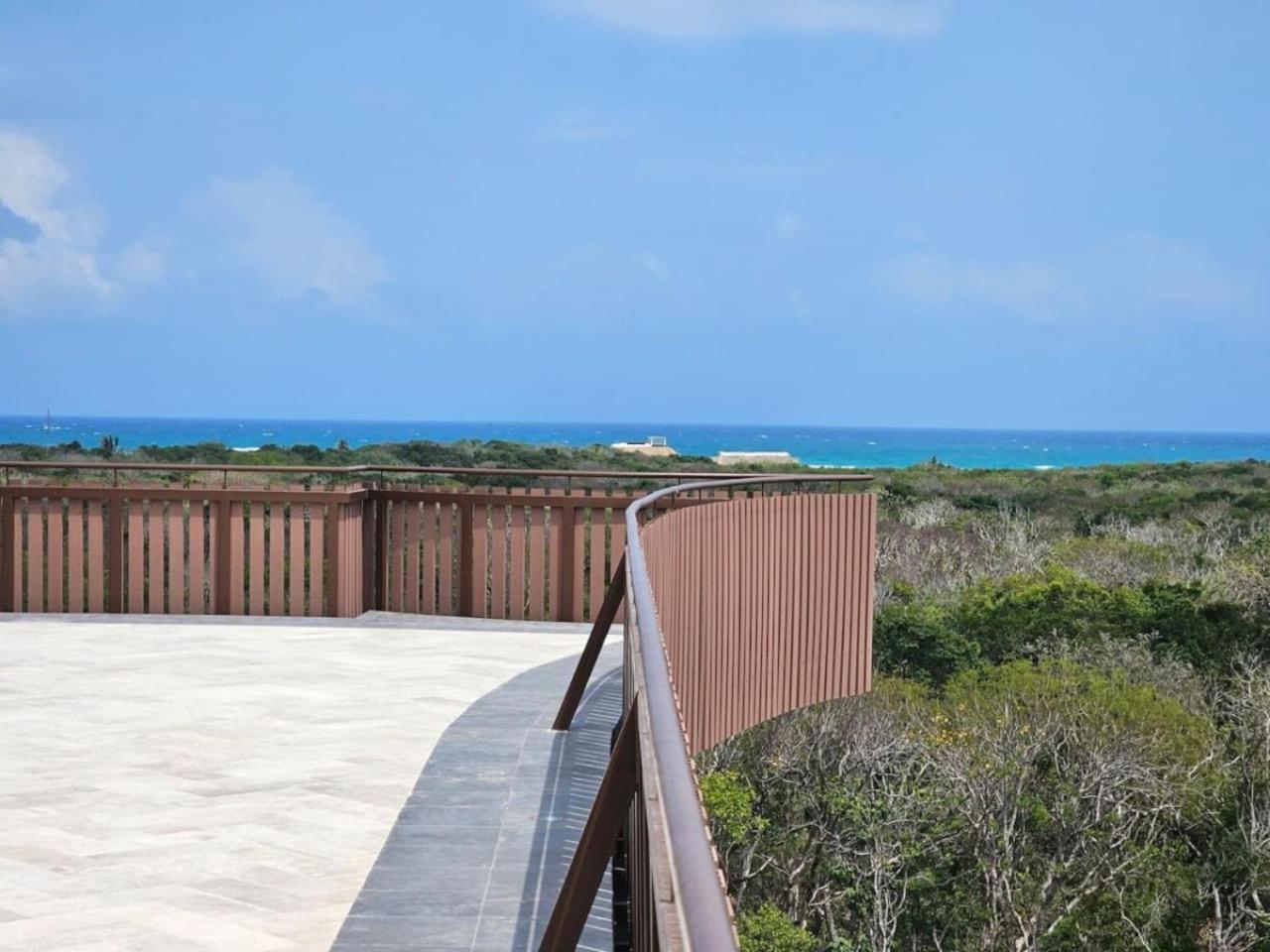 Amira Walking To The Tati *