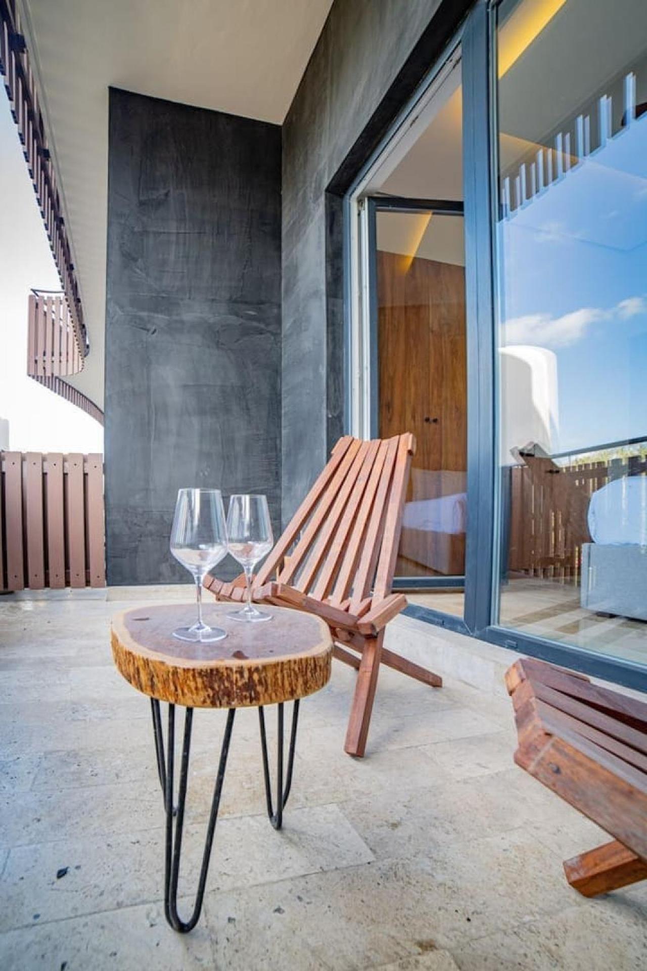 Amira Walking To The Tati Apartment *