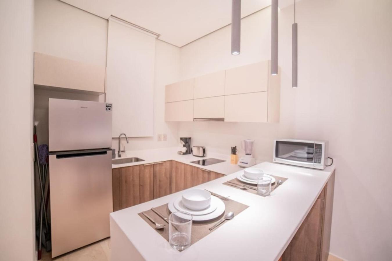 Amira Walking To The Tati Apartment