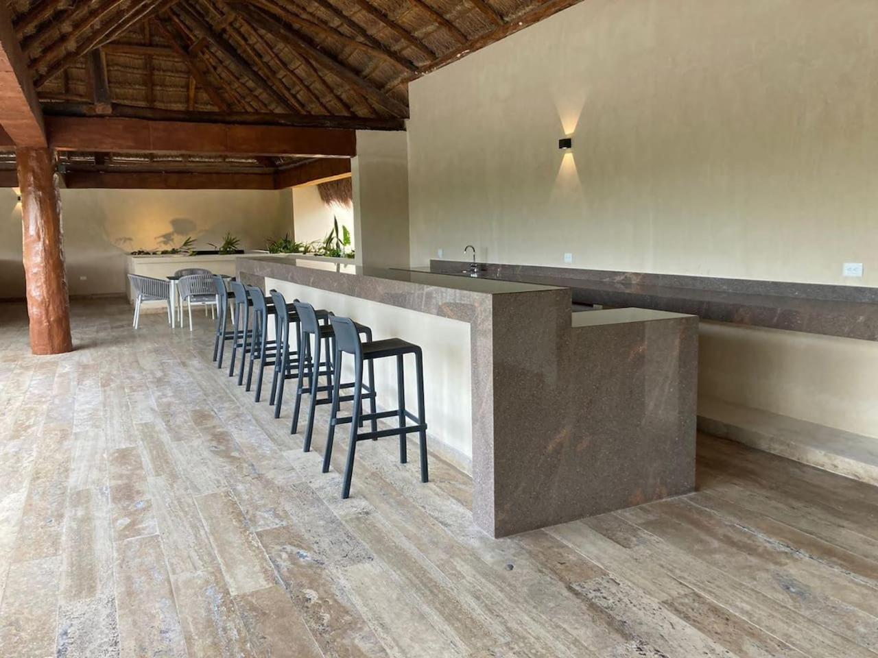 Apartment Luxury 2bd Rooftop Pool Jacuzzi Gym Sauna Y *