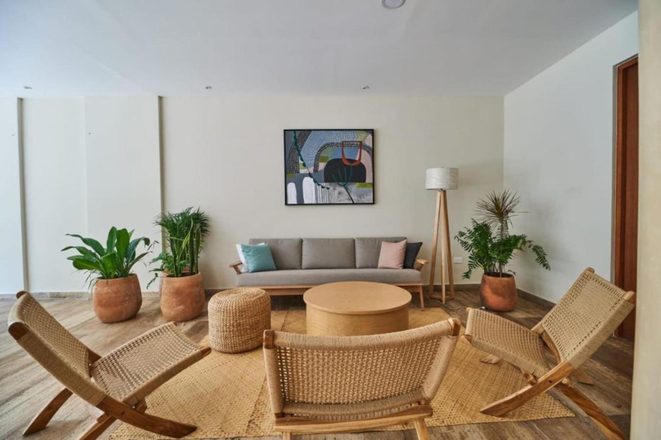 Luxury 2bd Rooftop Pool Jacuzzi Gym Sauna Y Apartment