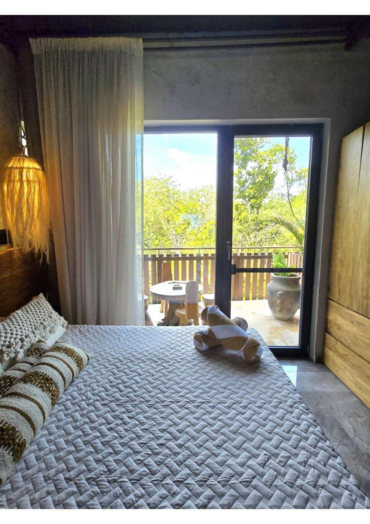 Apartment Designer Cave With Club Included - Zone