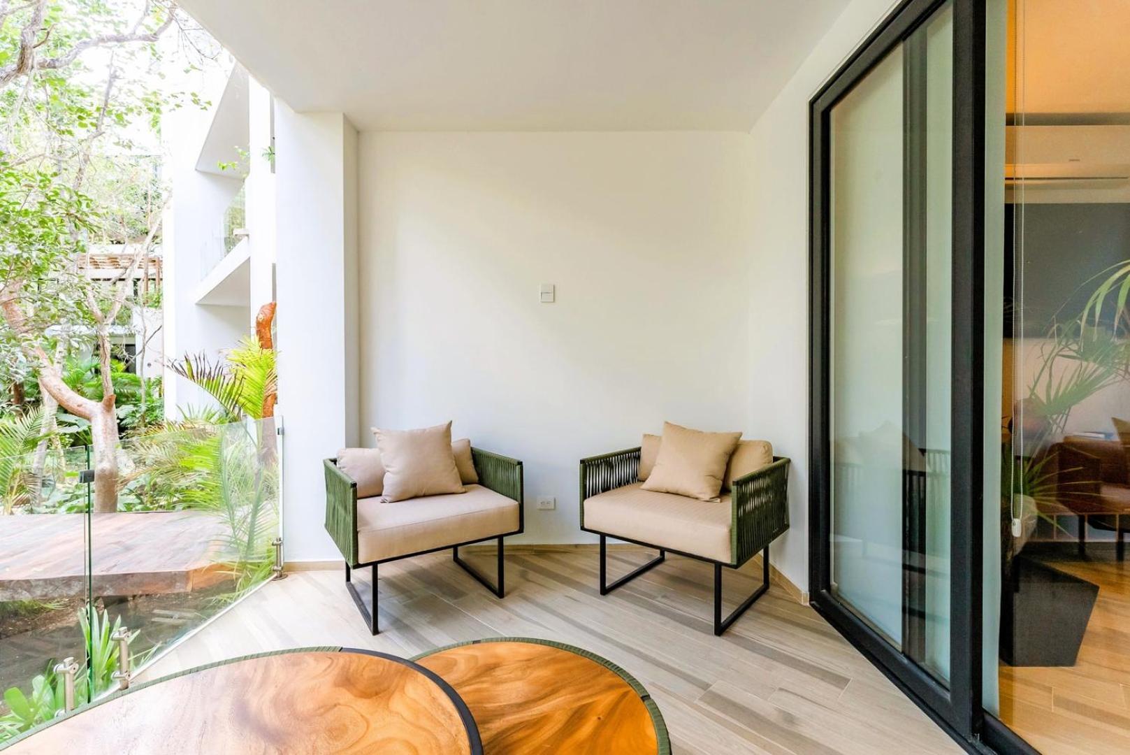 Anana Yaaxlum 105 S Apartment *