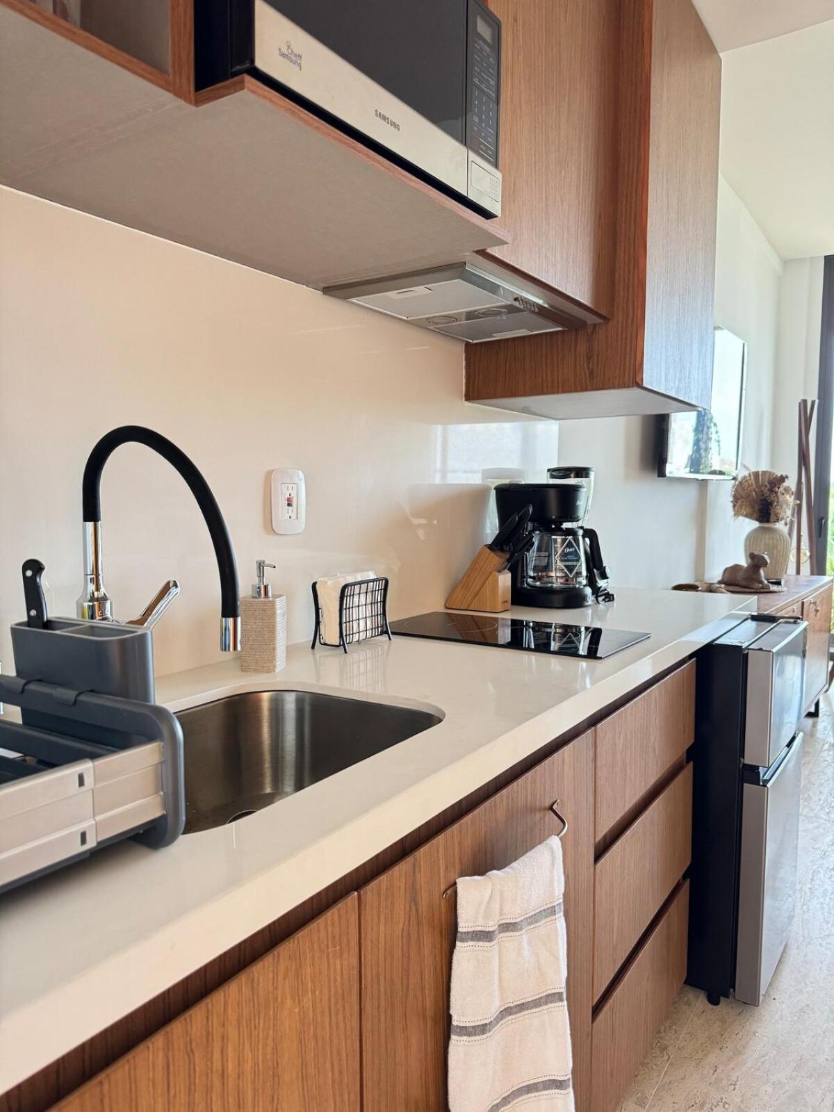 Luxurious Mistiq Gardensii Pool Beachclub *