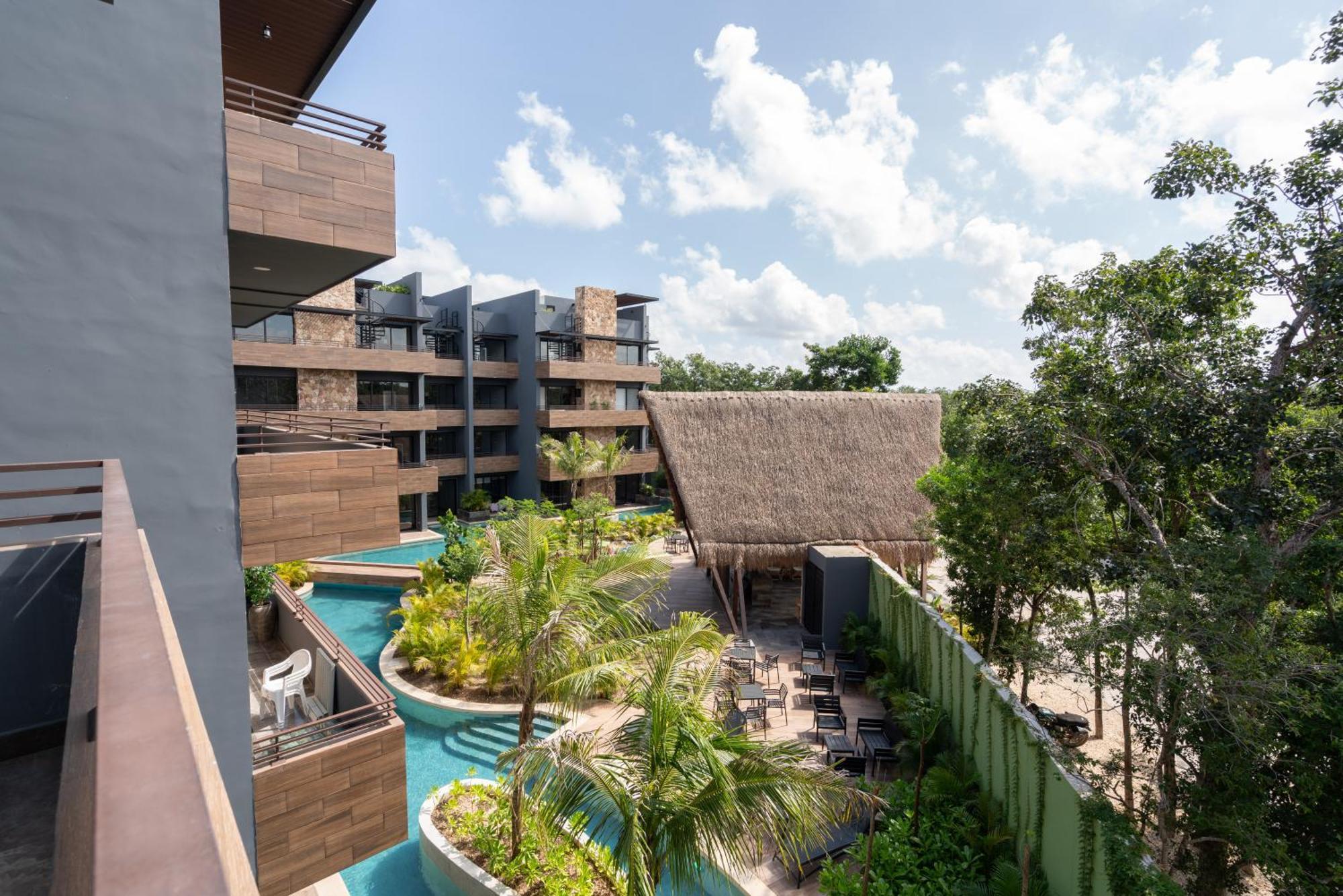 Paramar Black Apartment