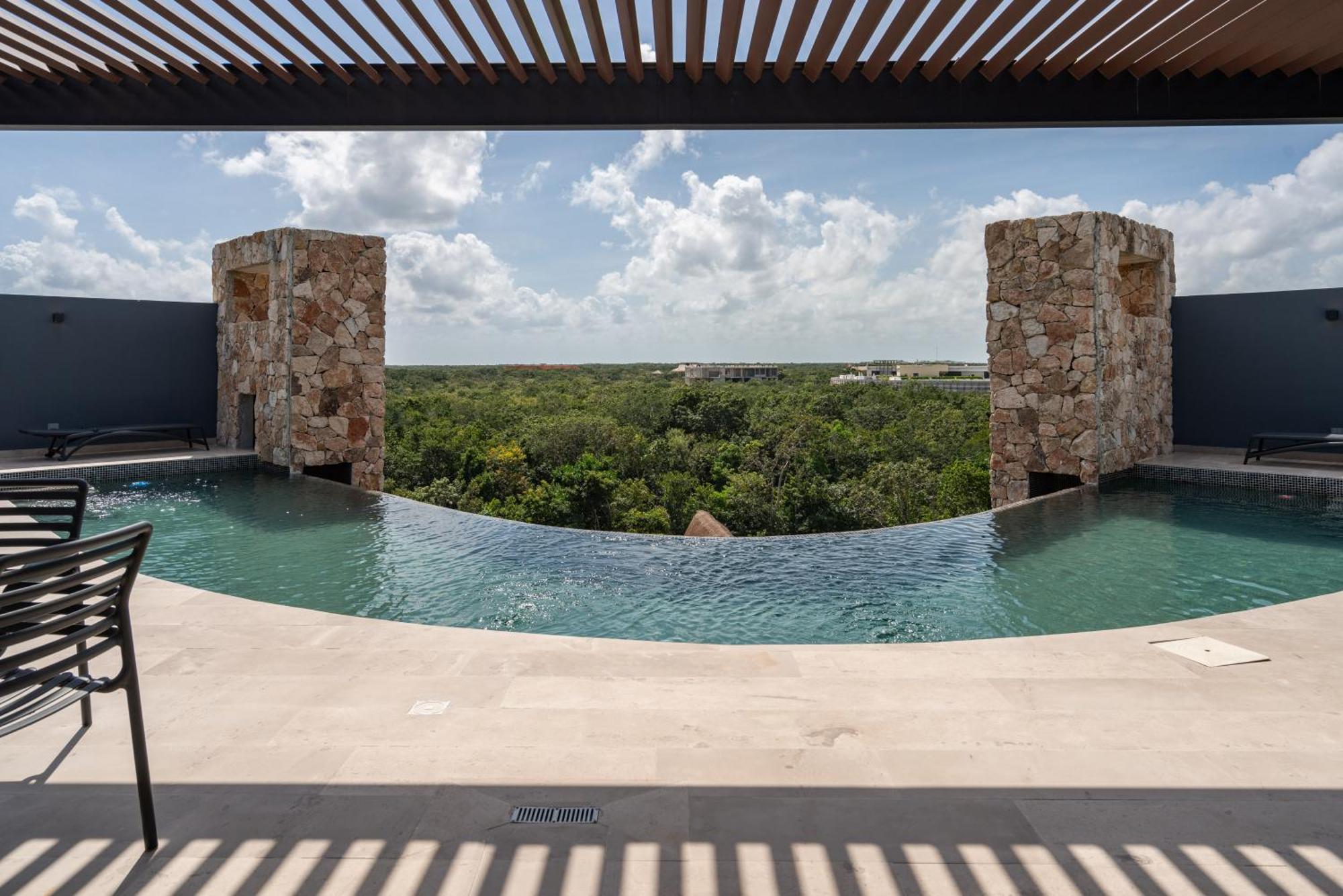 Apartment Paramar Black