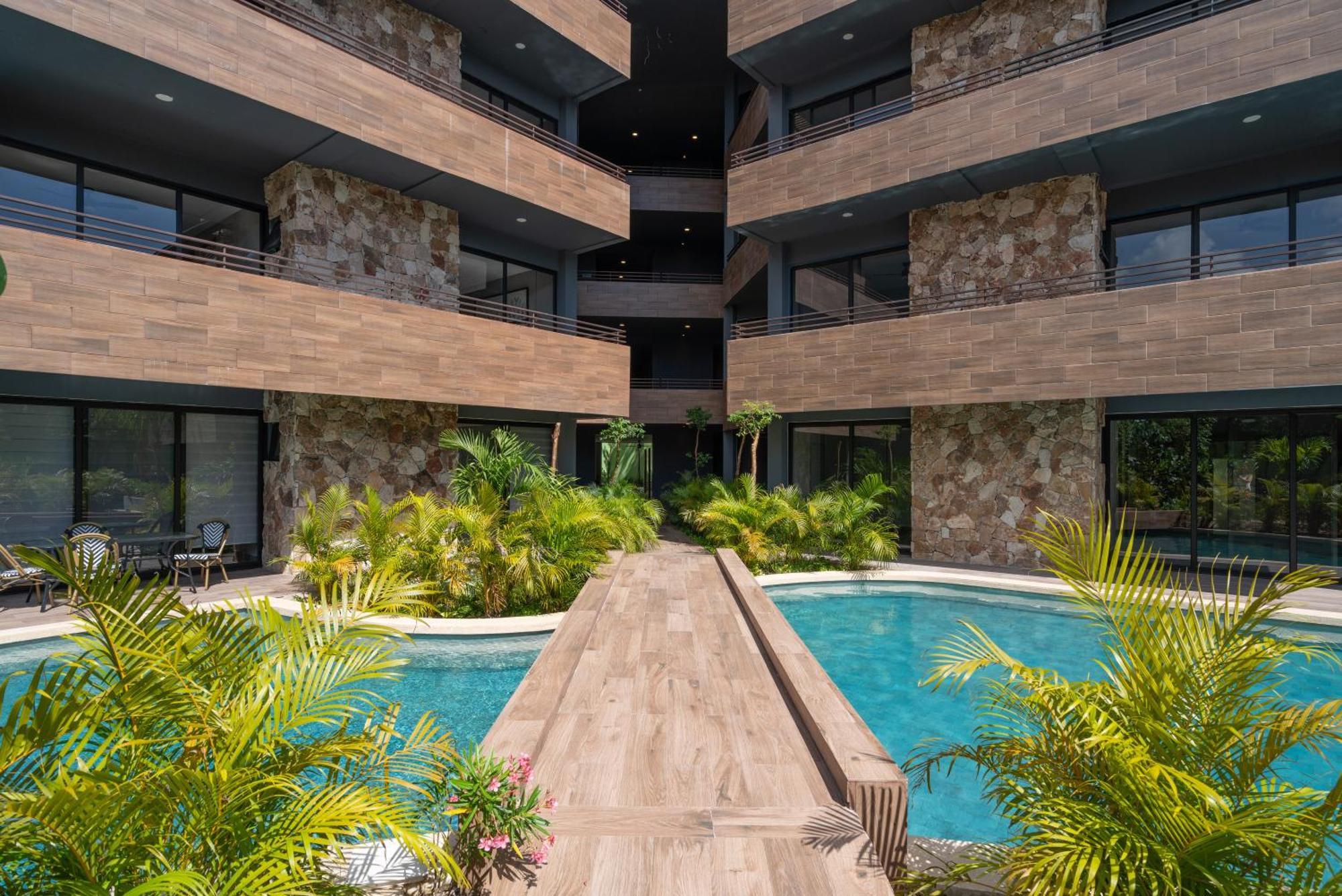 Paramar Black Apartment