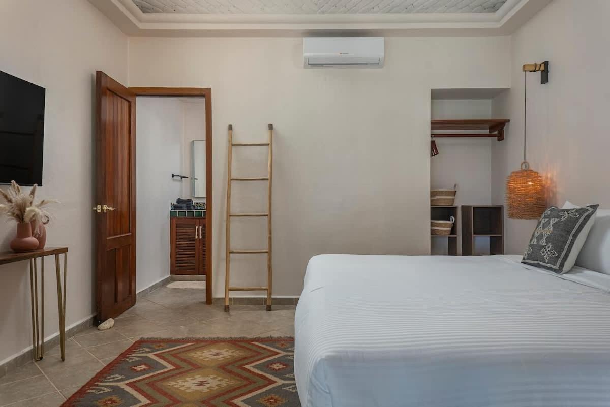 New 3br Private Beachfront With Pool At Soliman Villa