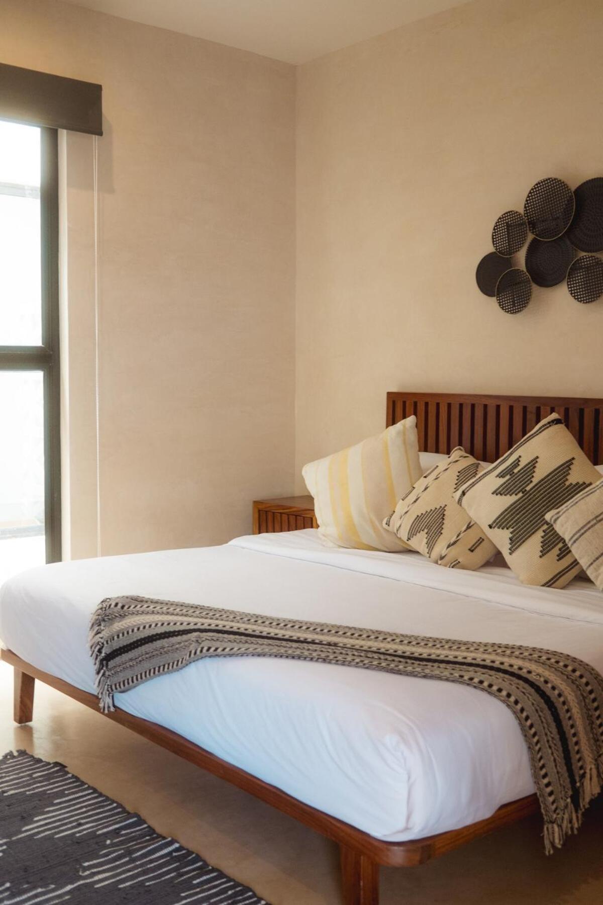 Great Location, Pool And Gym