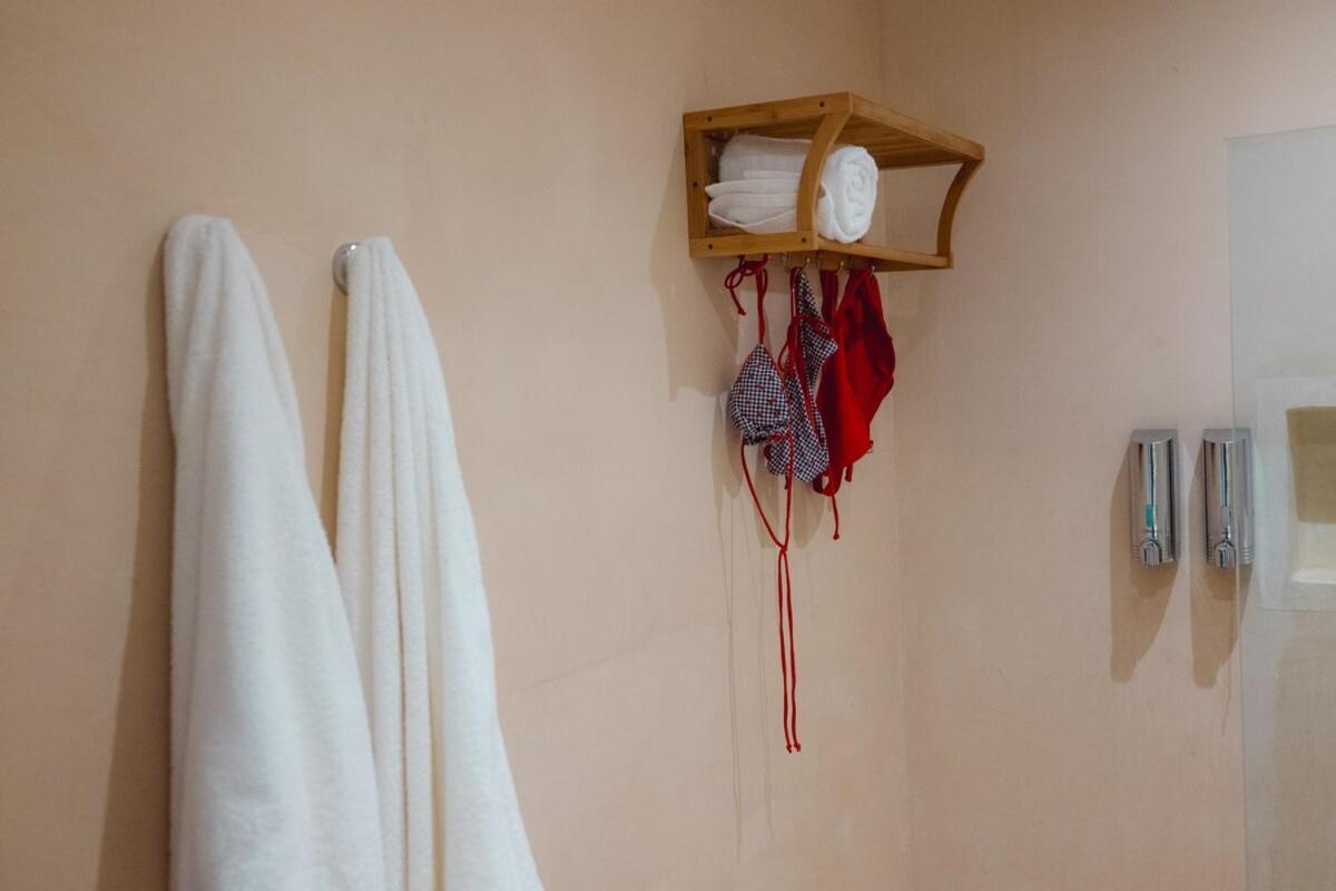 Great Location, Pool And Gym Apartment *