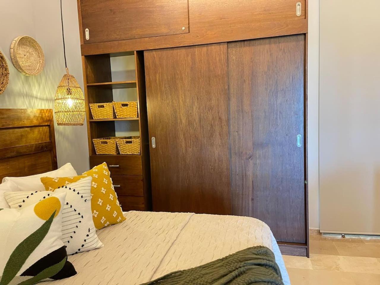 Luxury 3bd With Balcony And Rooftop Pool Apartment *