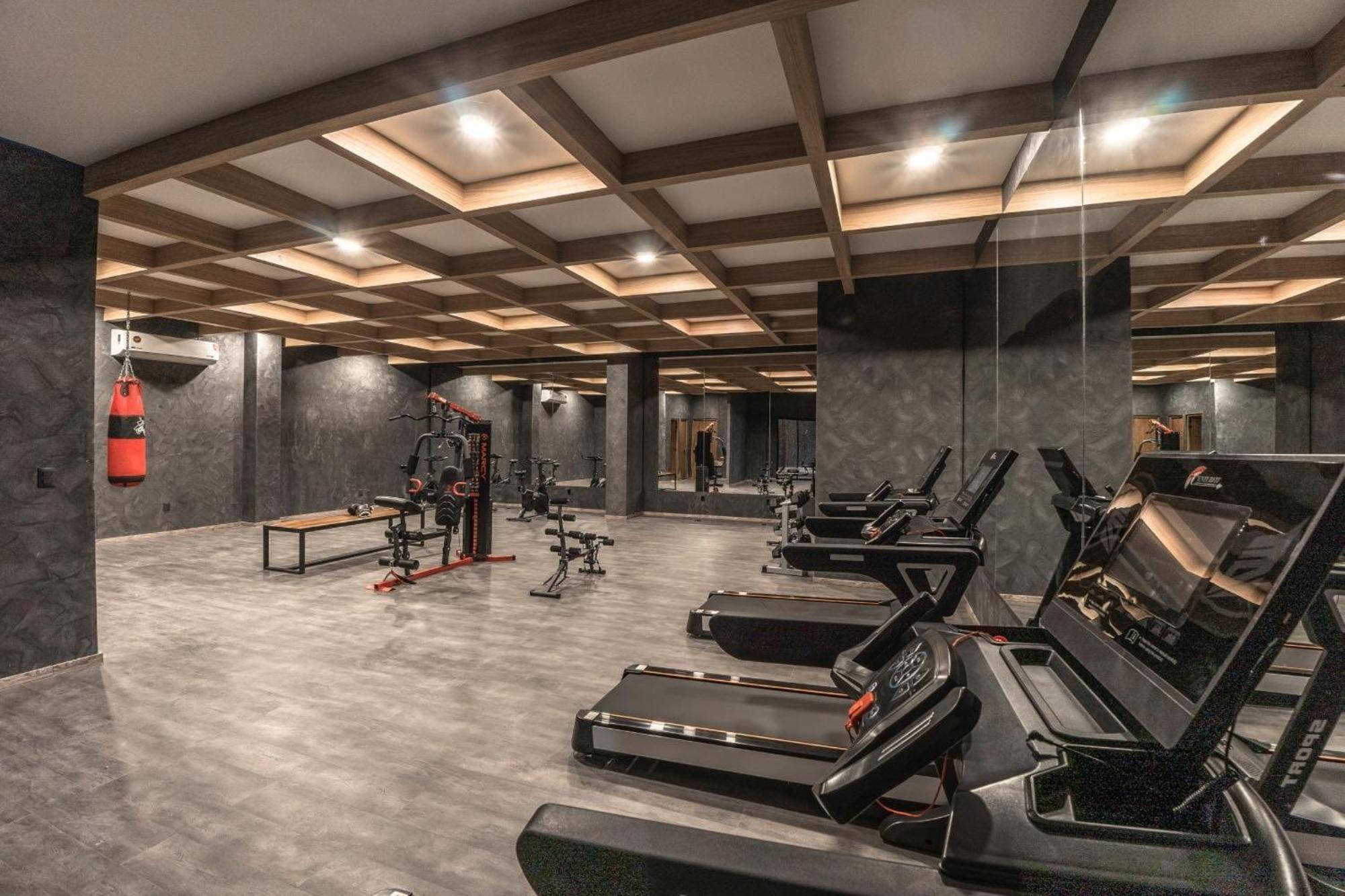 Loft, Gym, Pool, Internet Zama Apartment *