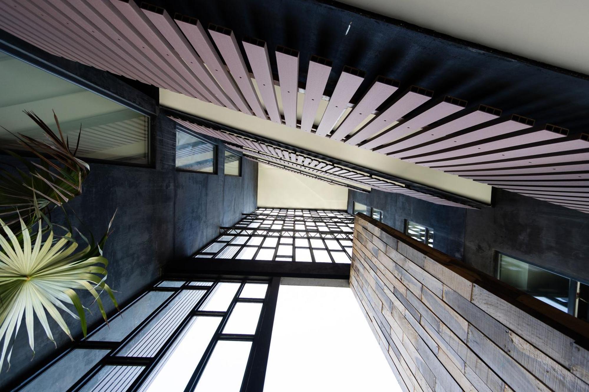 Apartment Designer Cave With Club Included - Zone *