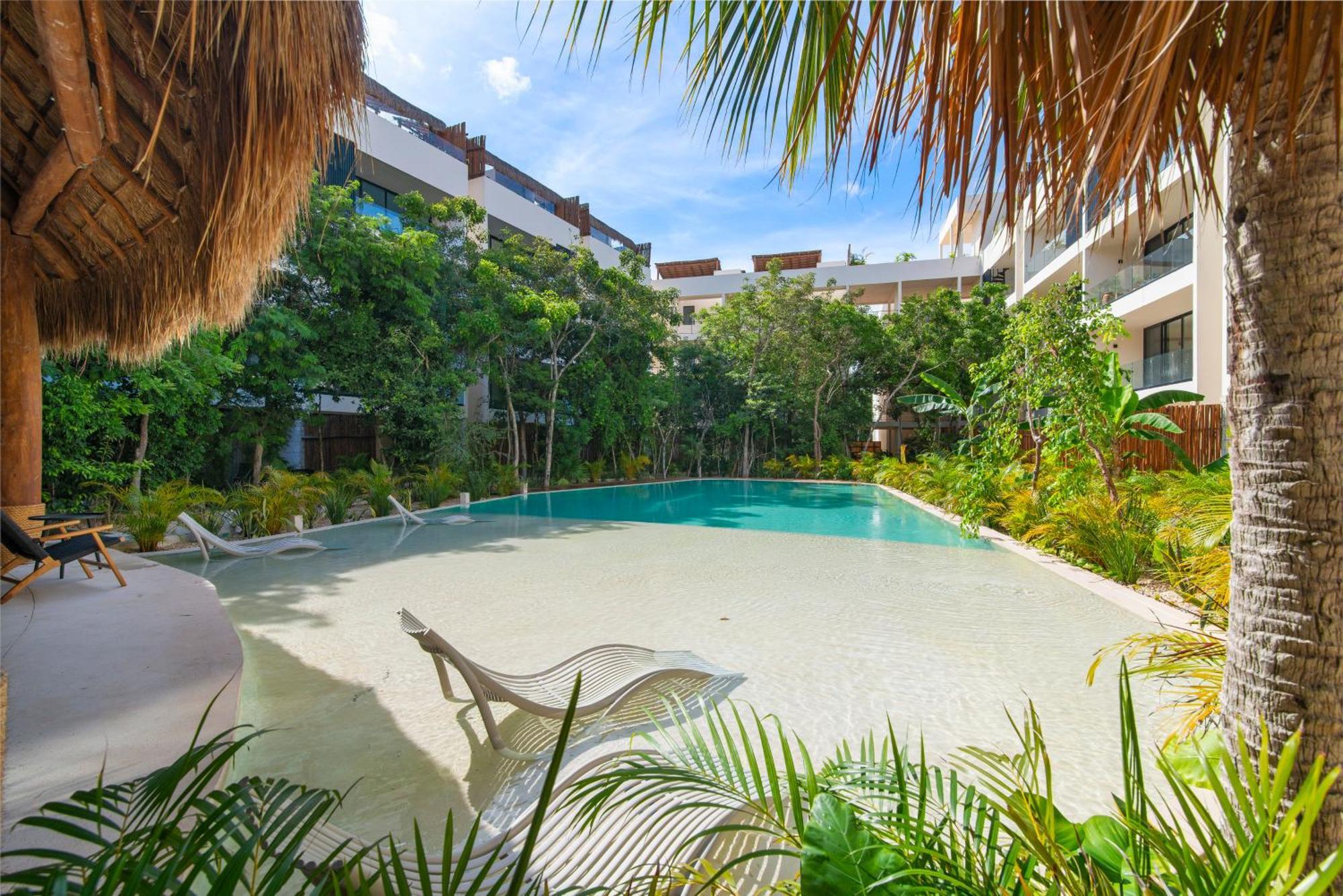 Holiday home Tropical 2 Bedroom | Private Balcony & Rooftop | Casago