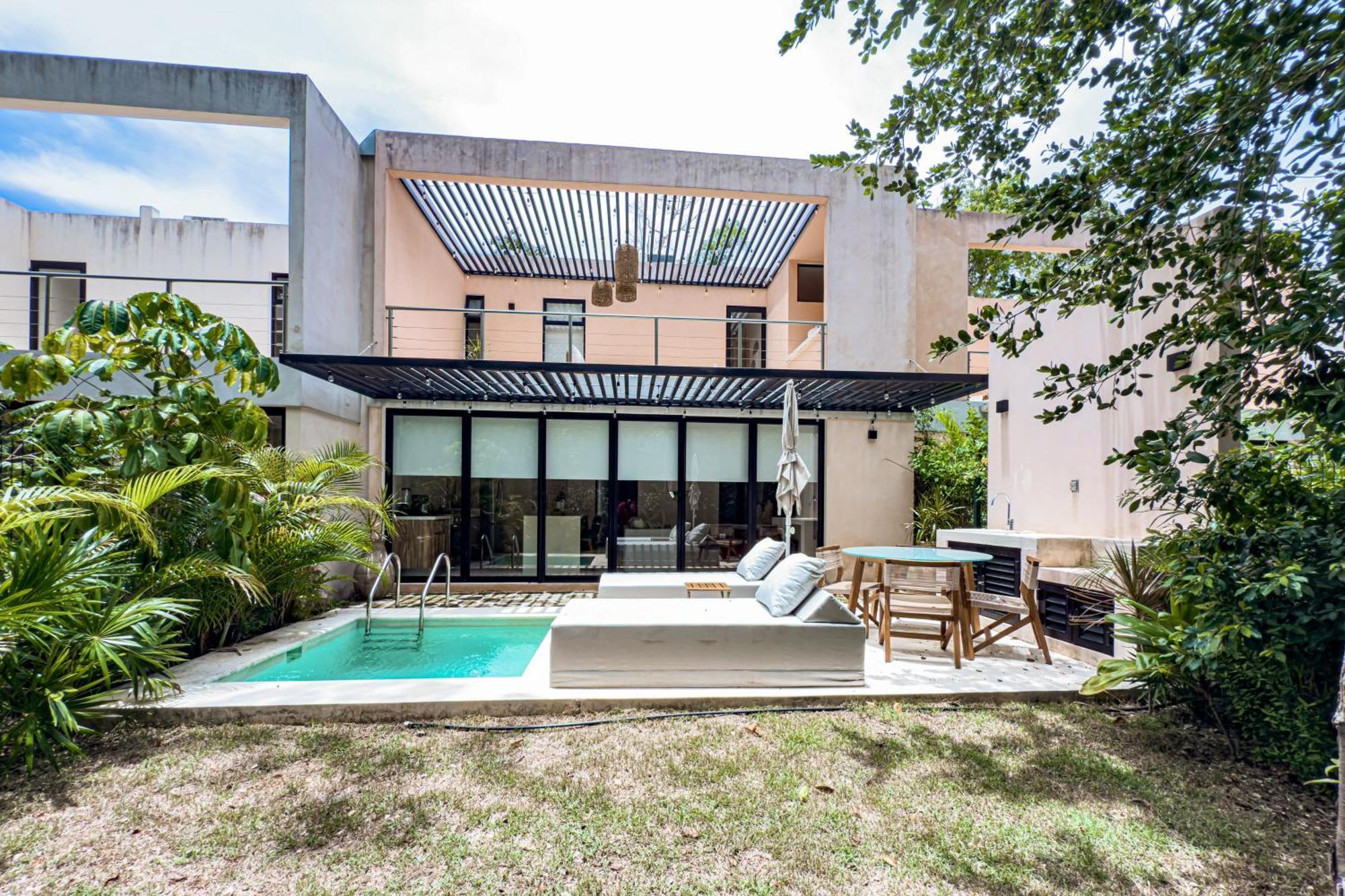 Paradise Awaits @ Tao Edena 32 *