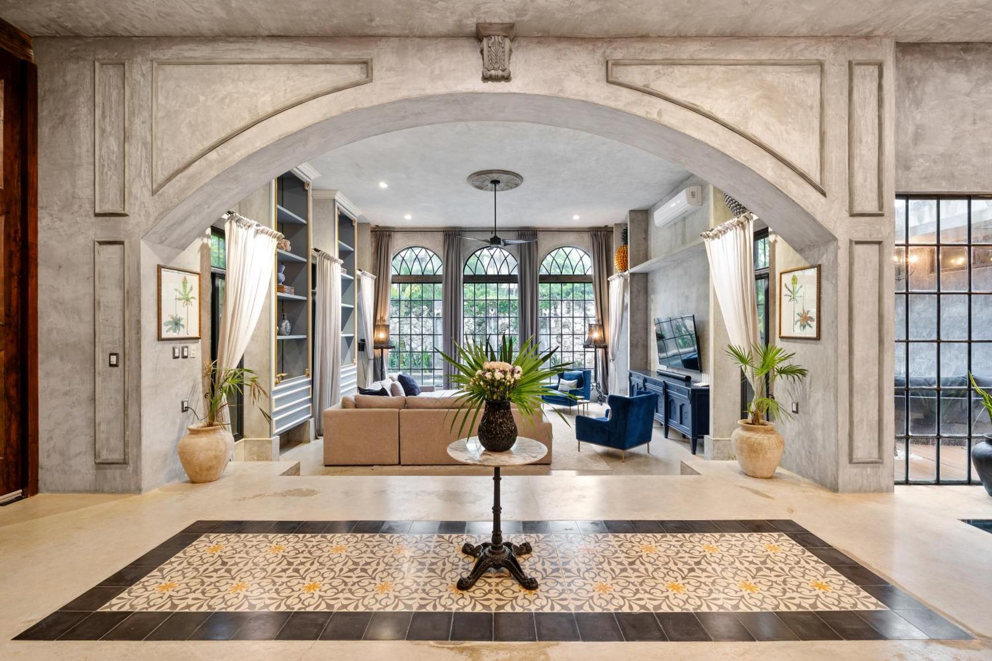 Casa Halo - Mansion, Nightclub, Pool, Sonos, Gated, Staff Villa *