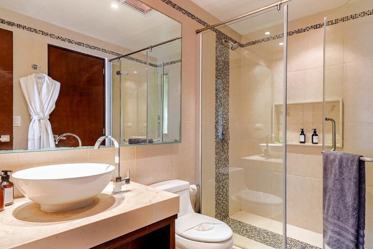 Spacious Penthouse With Private Rooftop & Jacuzzi *