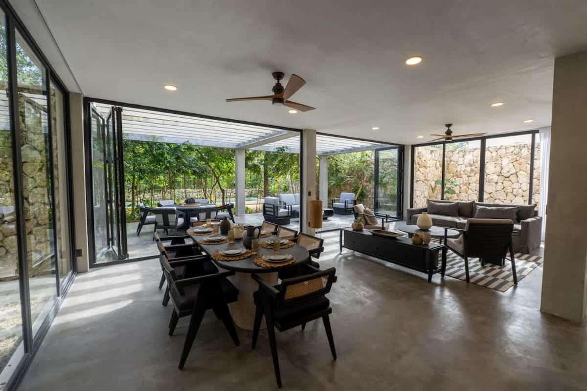 Spacious 4br Jungle - Huge Private Pool Common Pool & Concierge Villa *