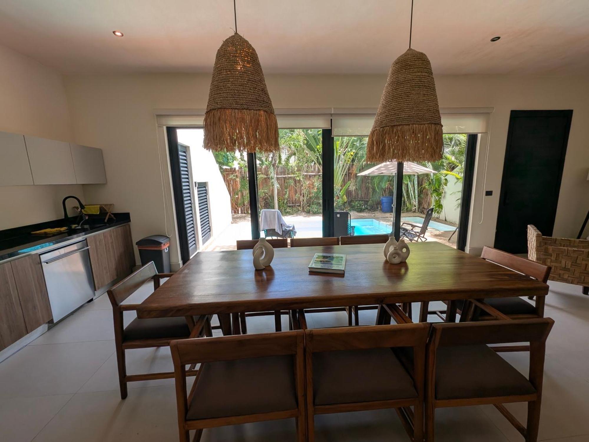 Luxury 4 Bedroom With Private Pool *