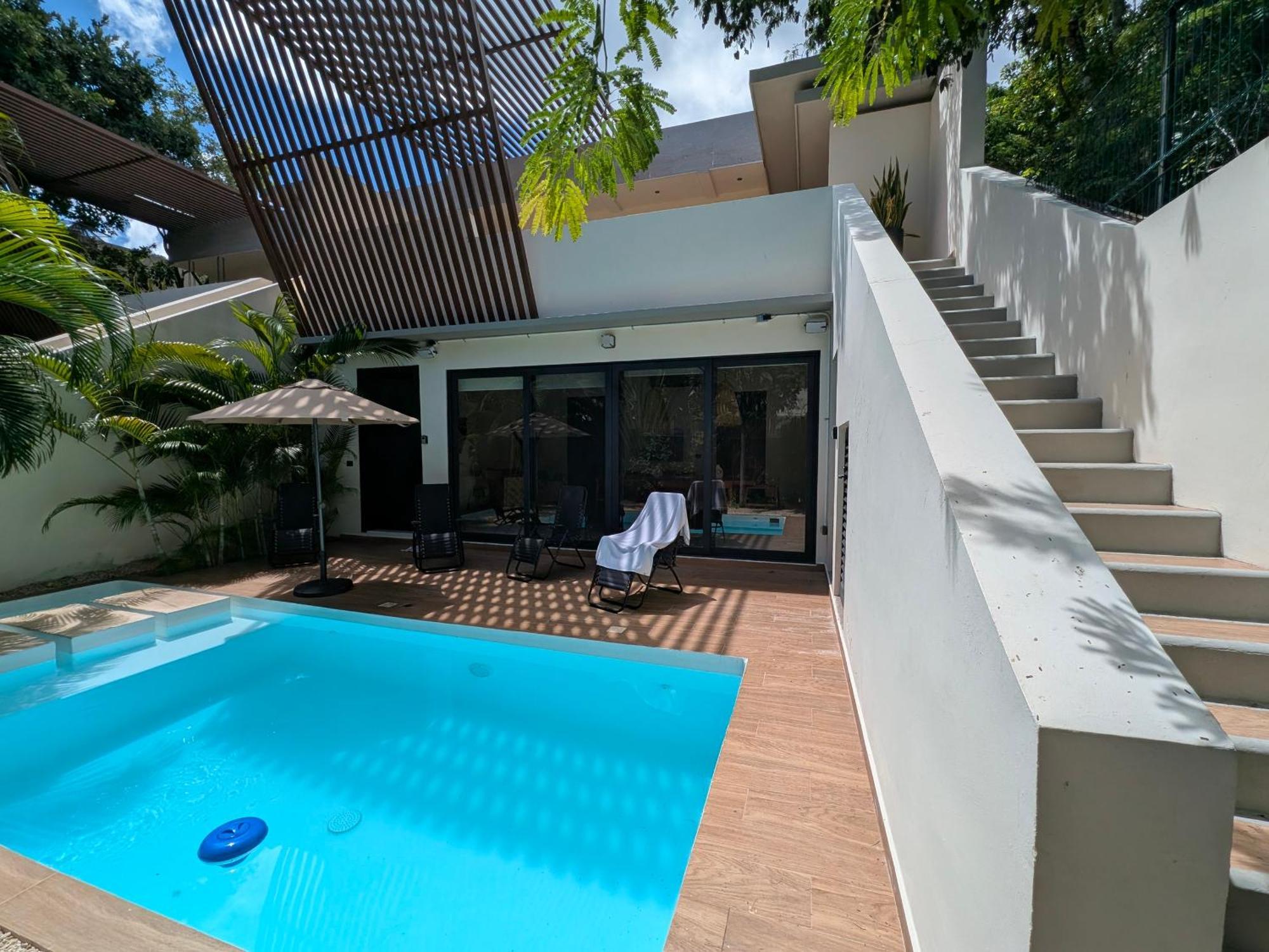 Luxury 4 Bedroom With Private Pool *