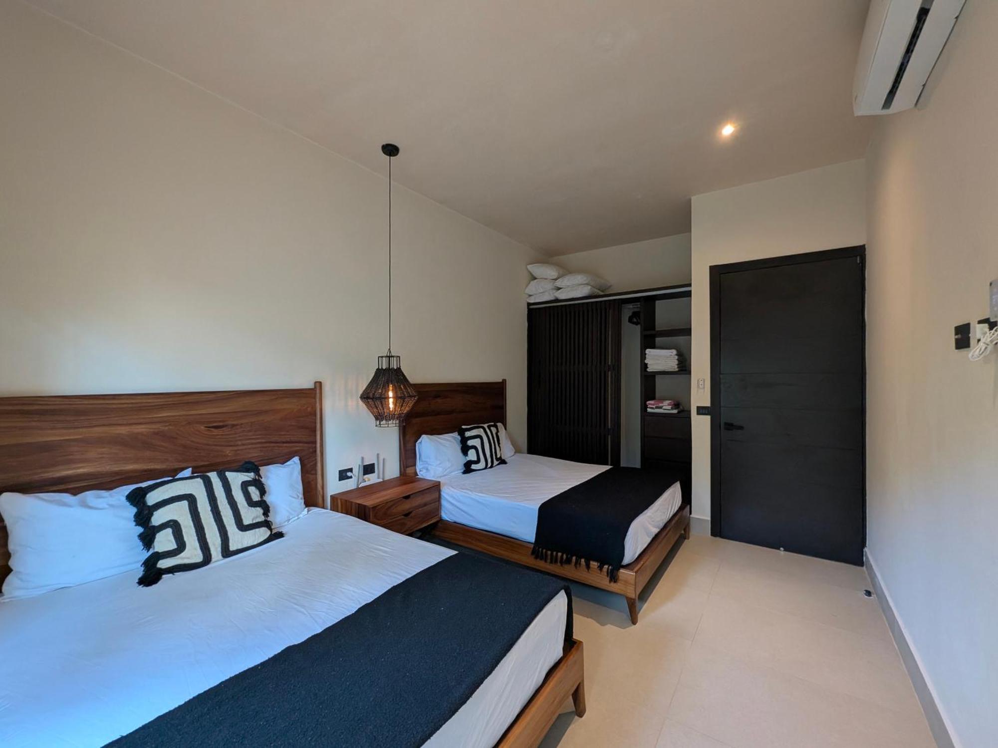 Luxury 4 Bedroom With Private Pool *