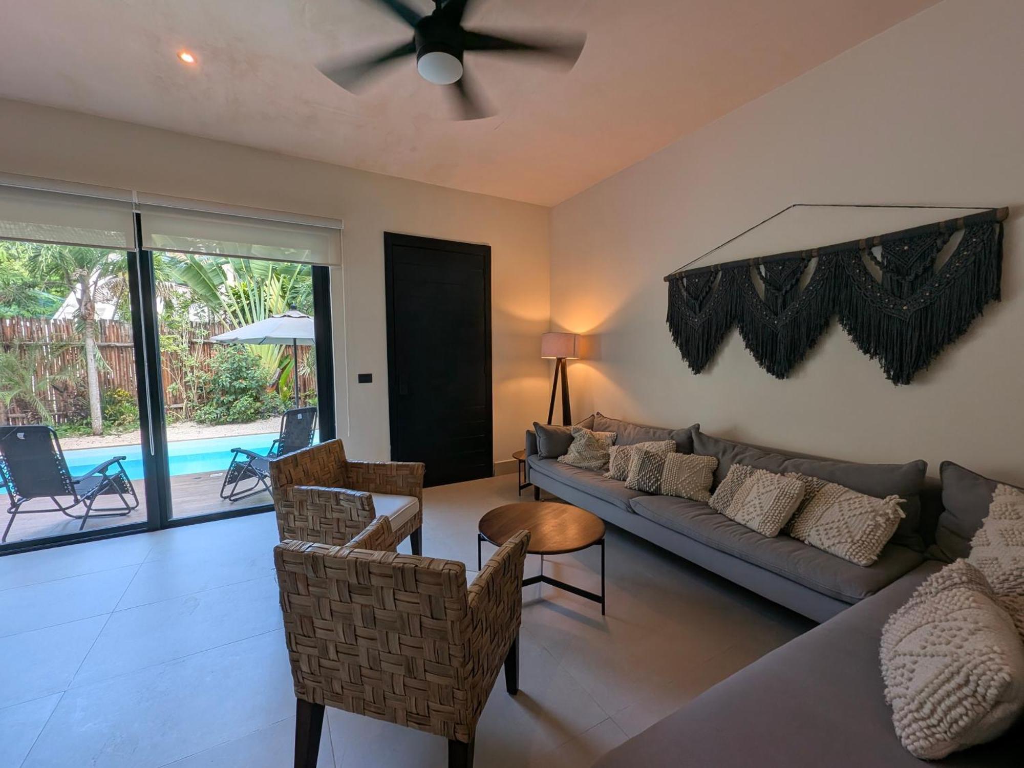 Luxury 4 Bedroom With Private Pool *