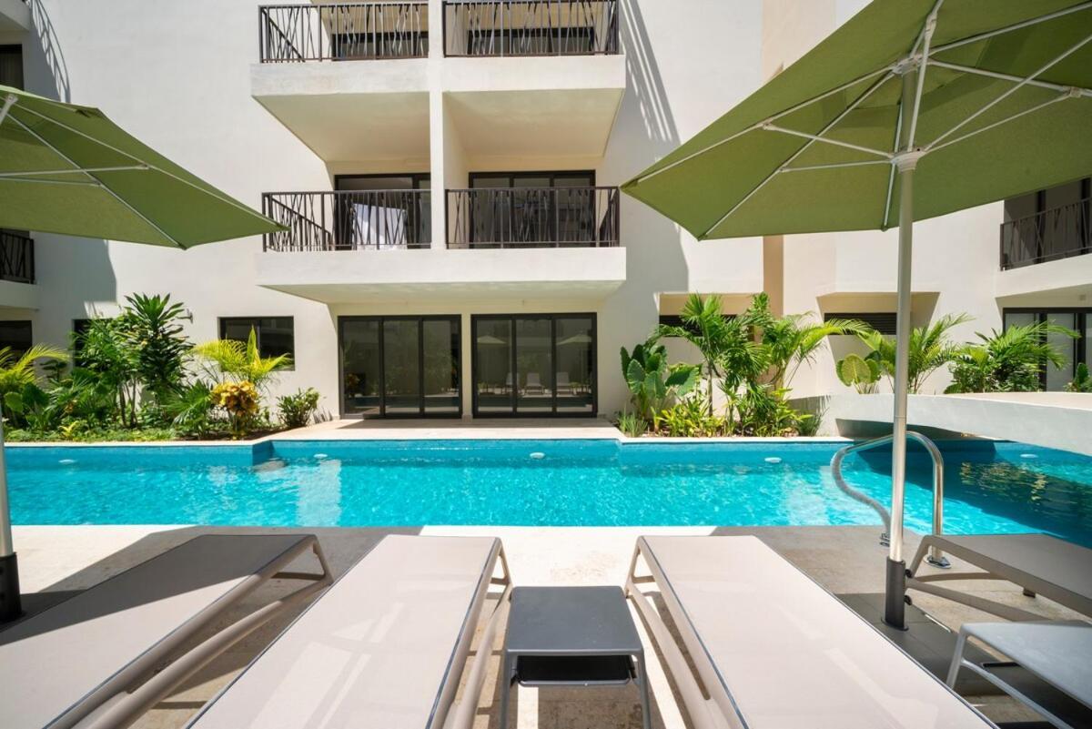 Modern In Pool And Gym Apartment