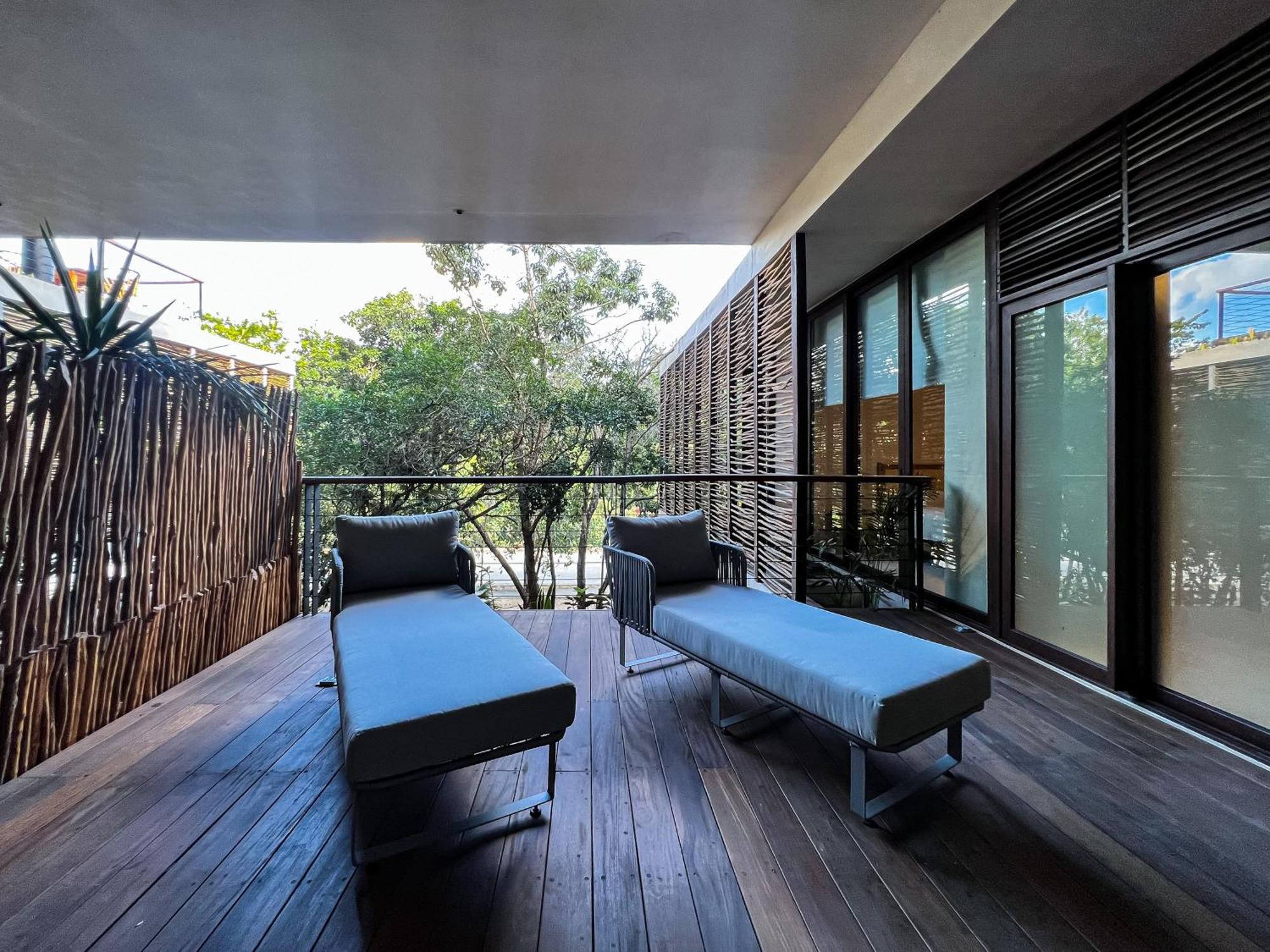 Gated 2br With Rooftop Pool *