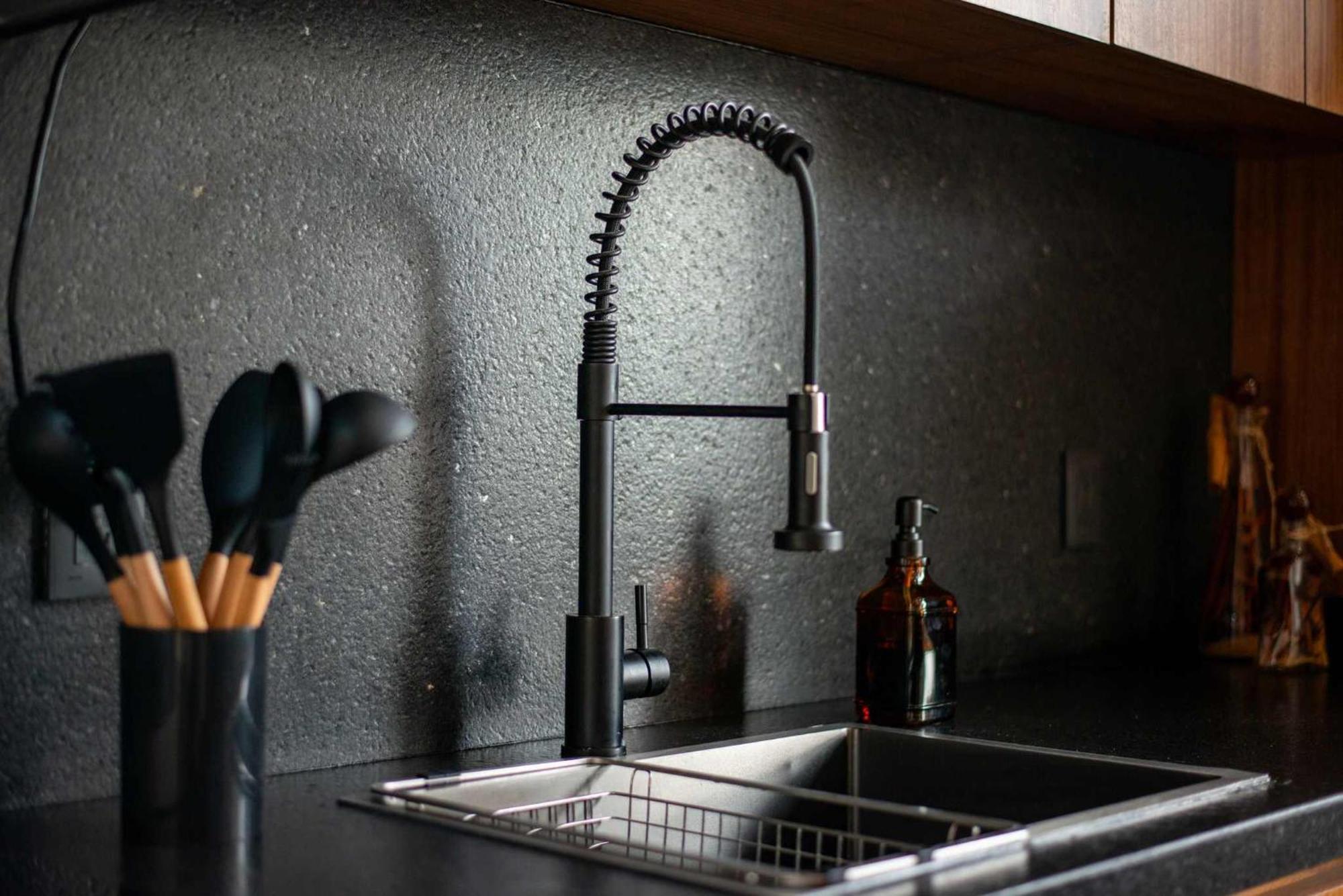 Penthouse With Rooftop Plunge Pool - Distant Ocean *