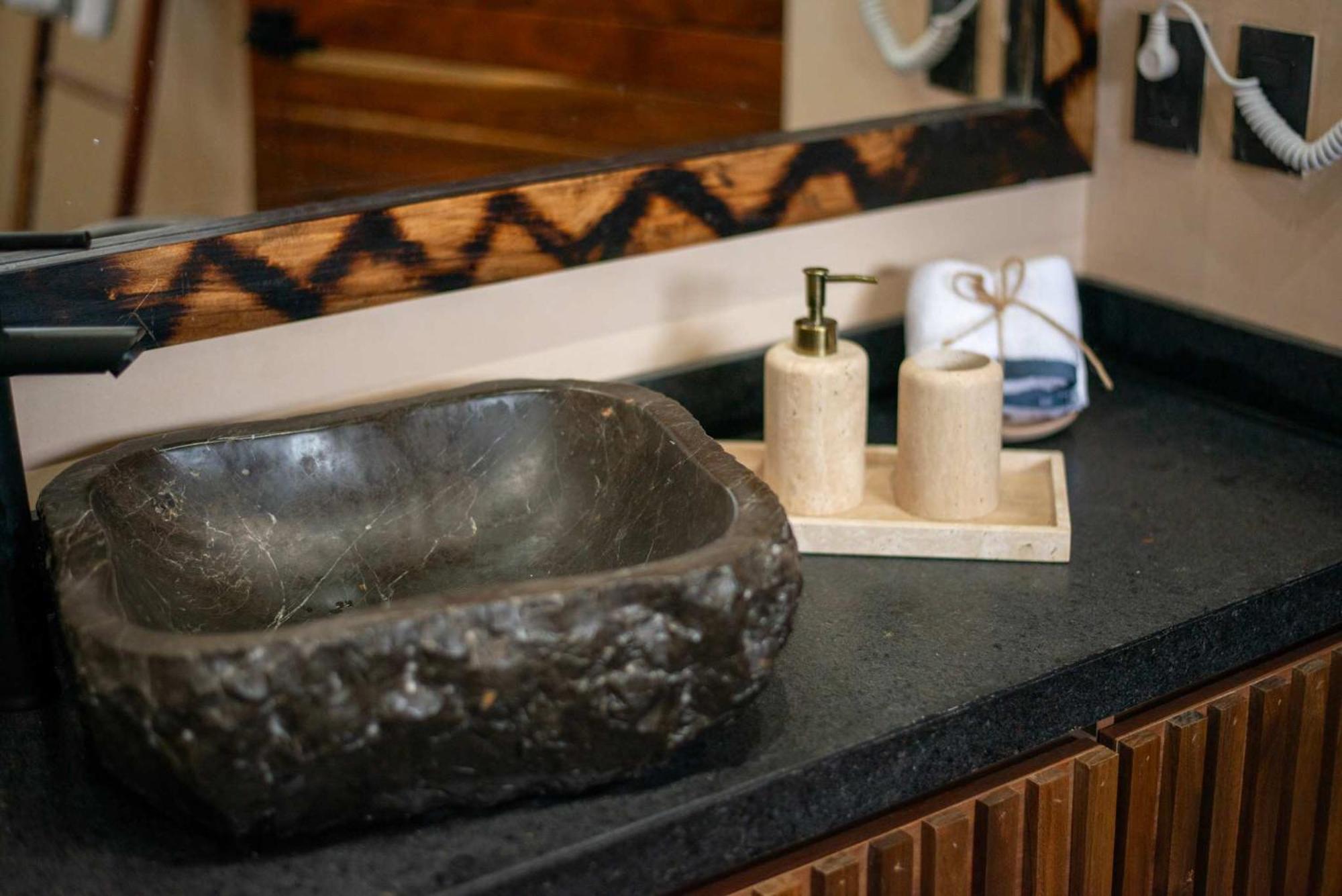 Penthouse With Rooftop Plunge Pool - Distant Ocean