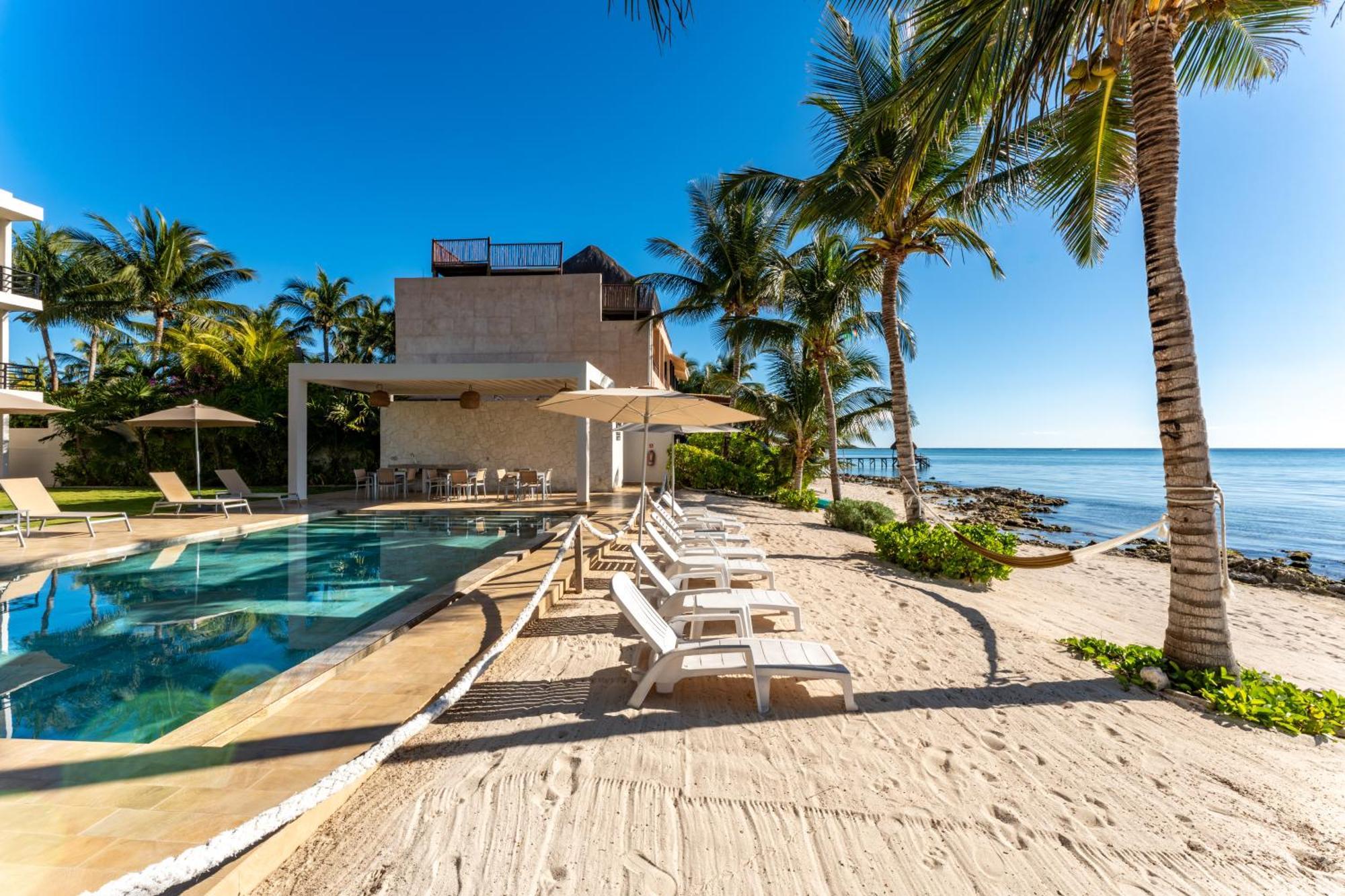 Apartahotel Eeb Ti Kaan - Luxury Oceanfront Residences