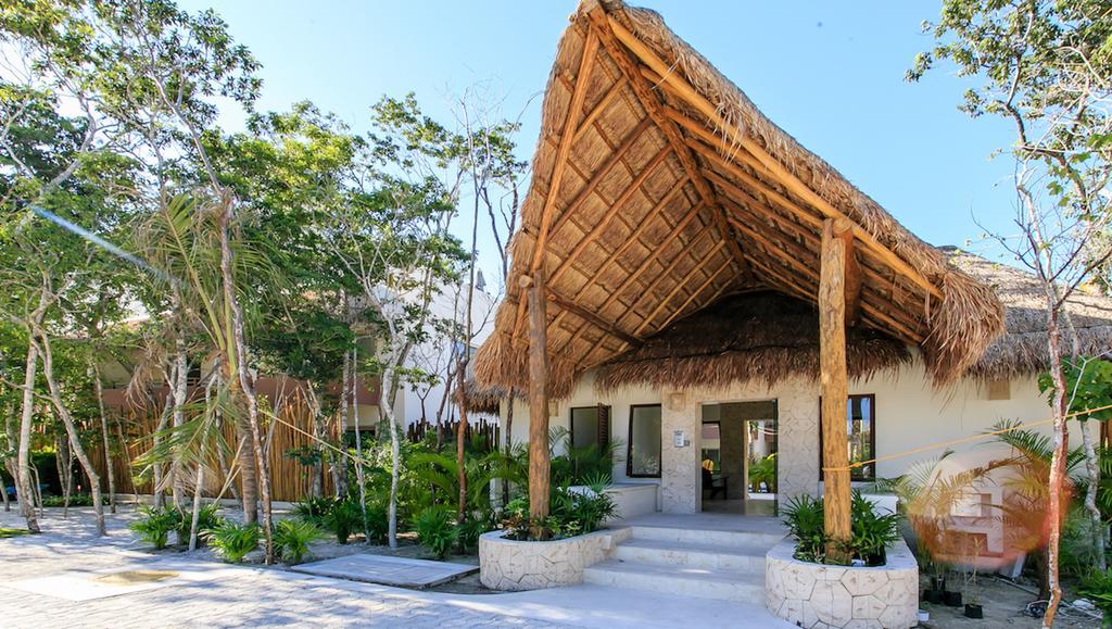 Apartment Complex With An Alluring Pool & Tropical Vibes By Stella Rentals! *