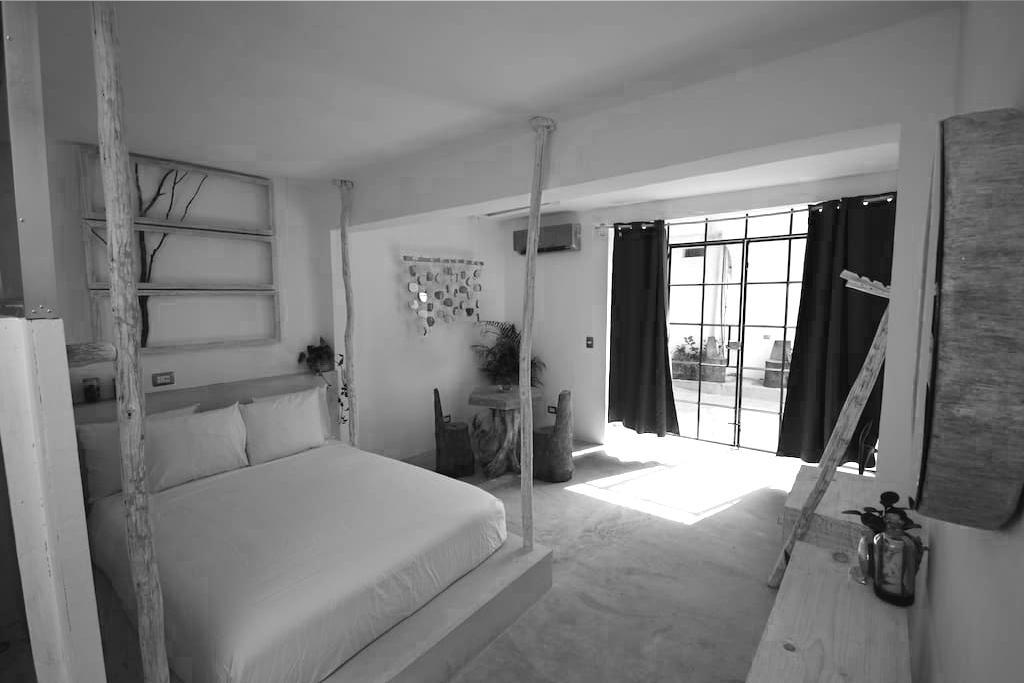 Radio Hotel *