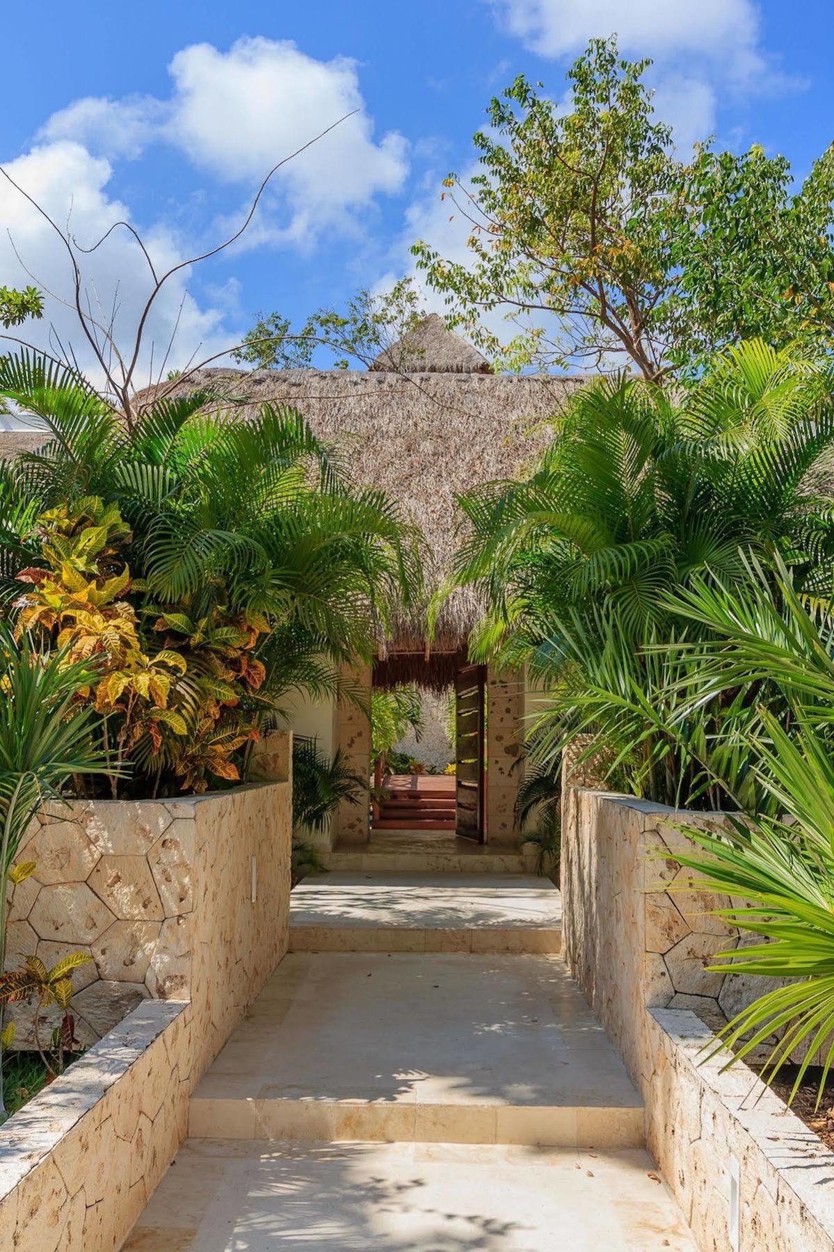 Condos Perfectly Situated Between The Beach & Tulum Town By Stella Rentals 3*