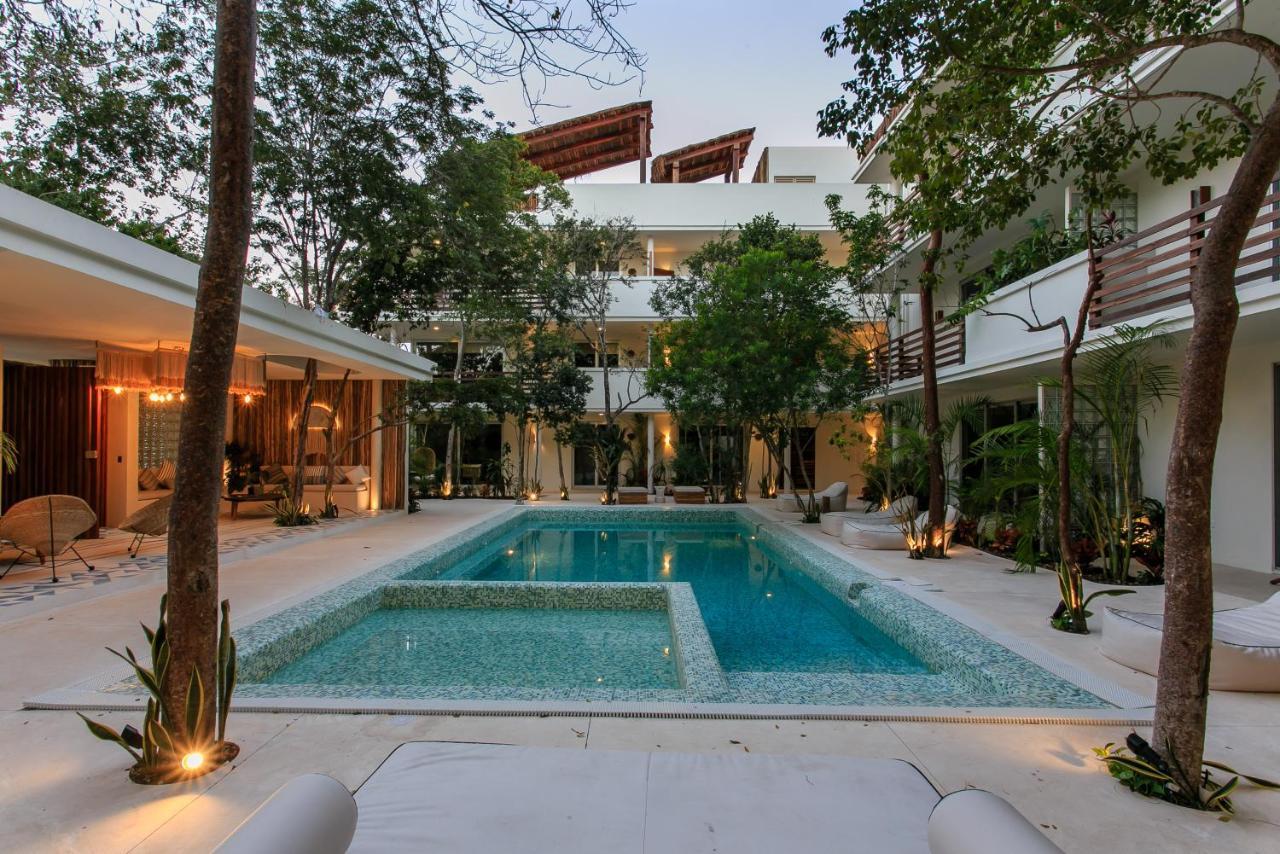 Charming Nature-inspired With Sultry Surroundings By Stella Apartment *