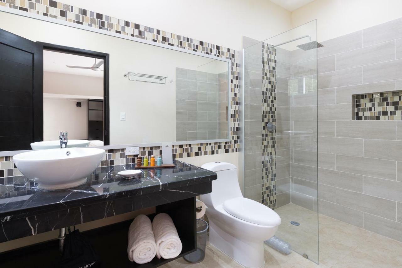 Private Modern Villa-pool Beds-ac-internet-parking-grill Holiday home