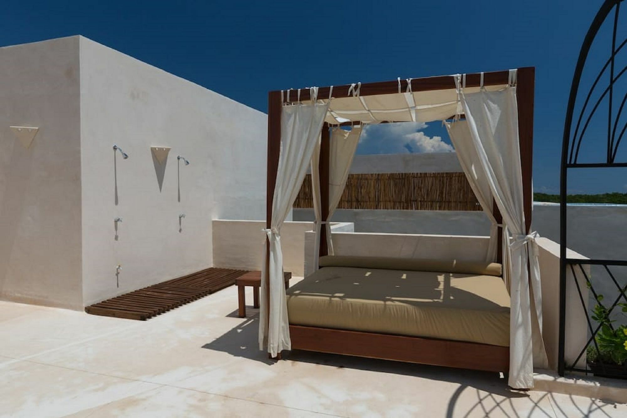 Rooftop Pool *